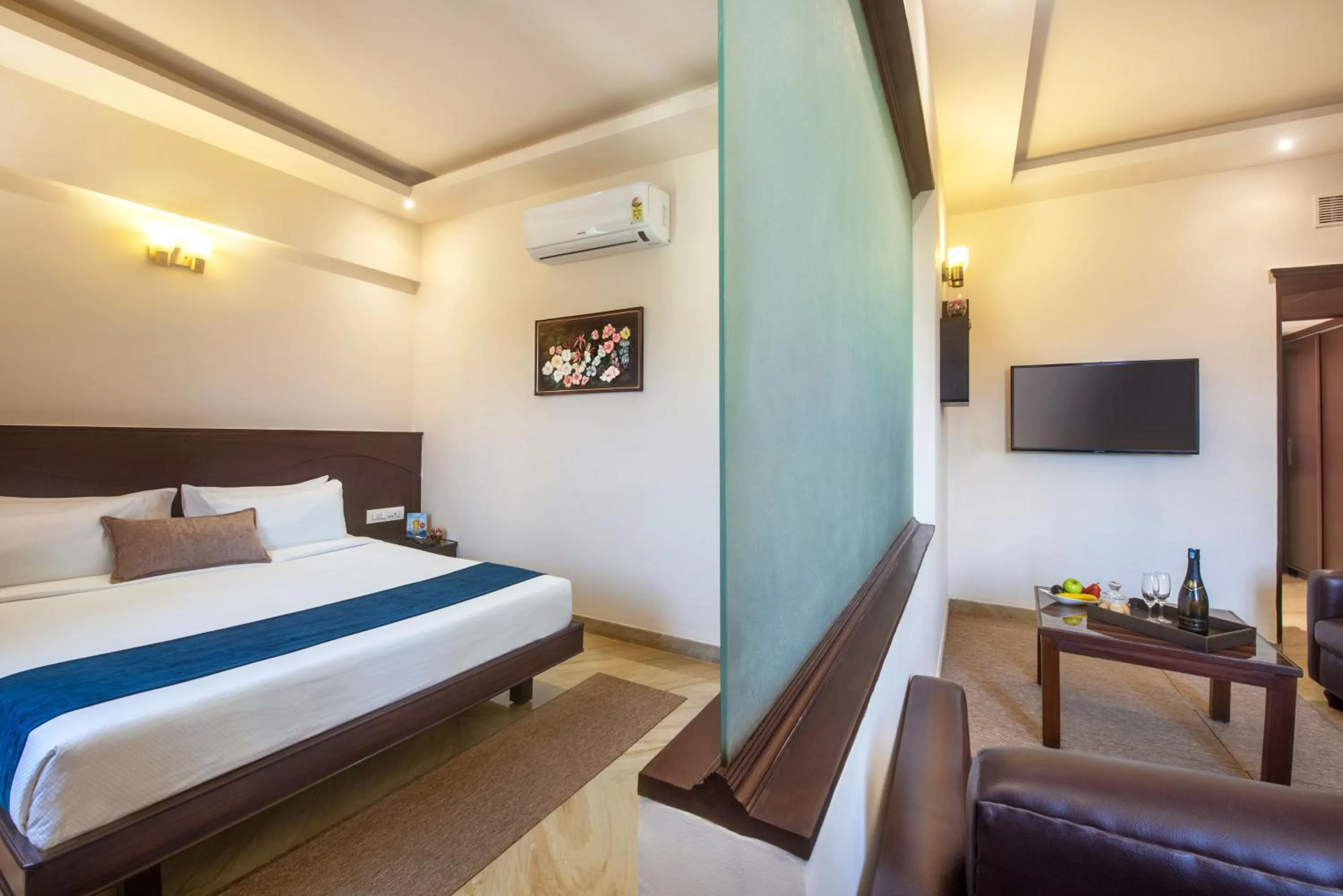 Seating area, Bed in The Fern Residency - Yeshwanthpur