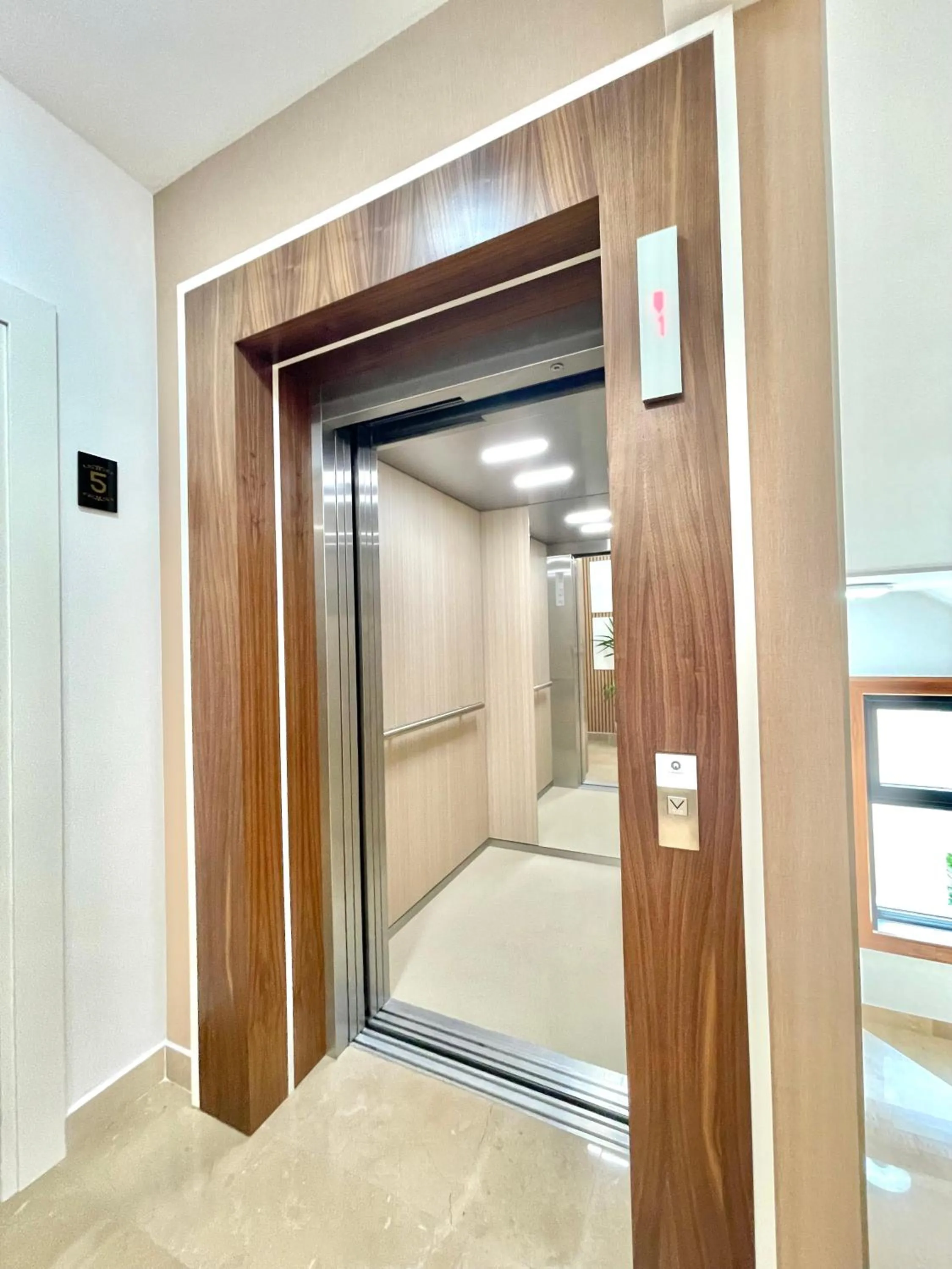 elevator in Comfort Apartments Pasha