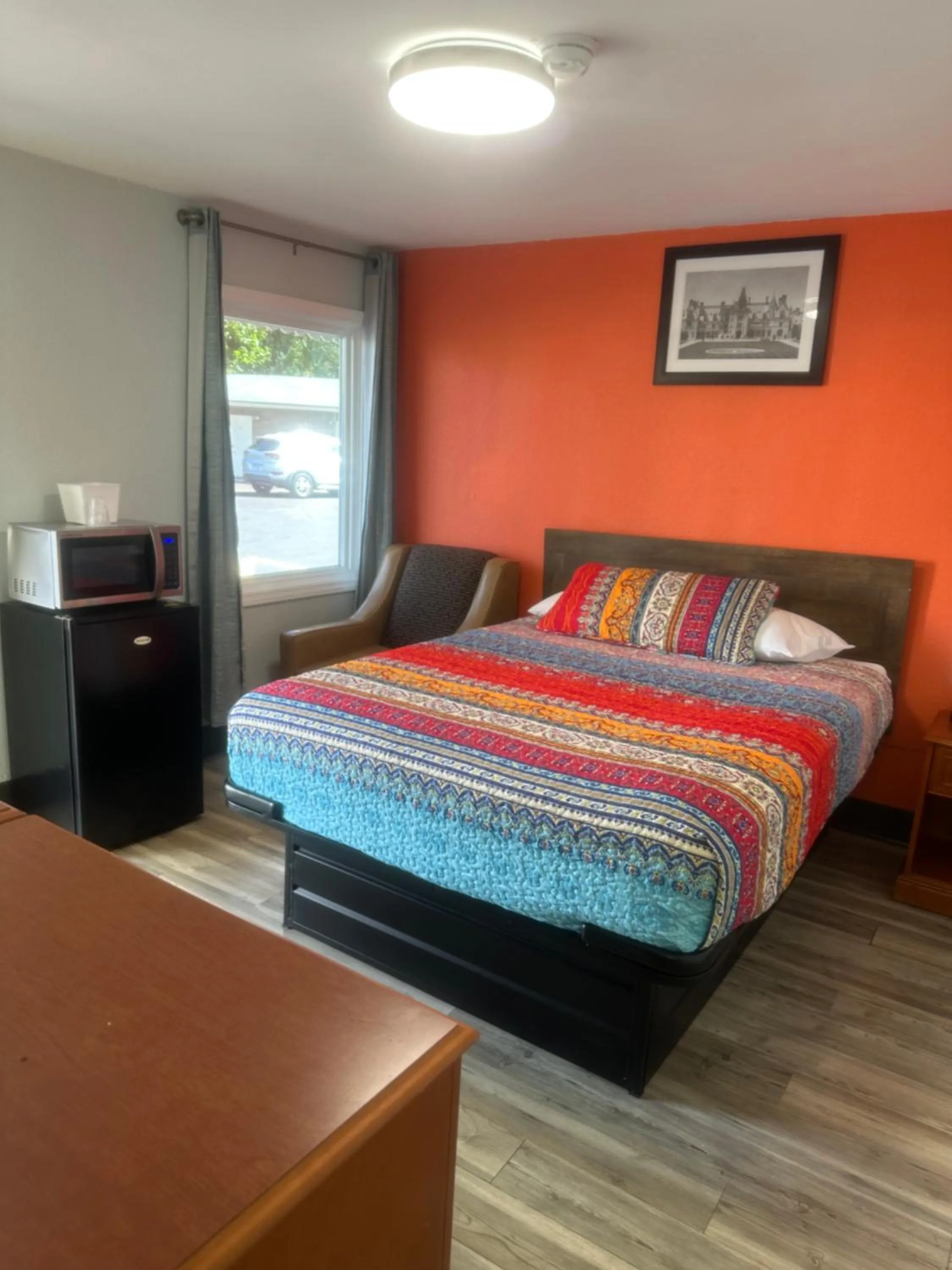 Bed in Whispering Pines Motel