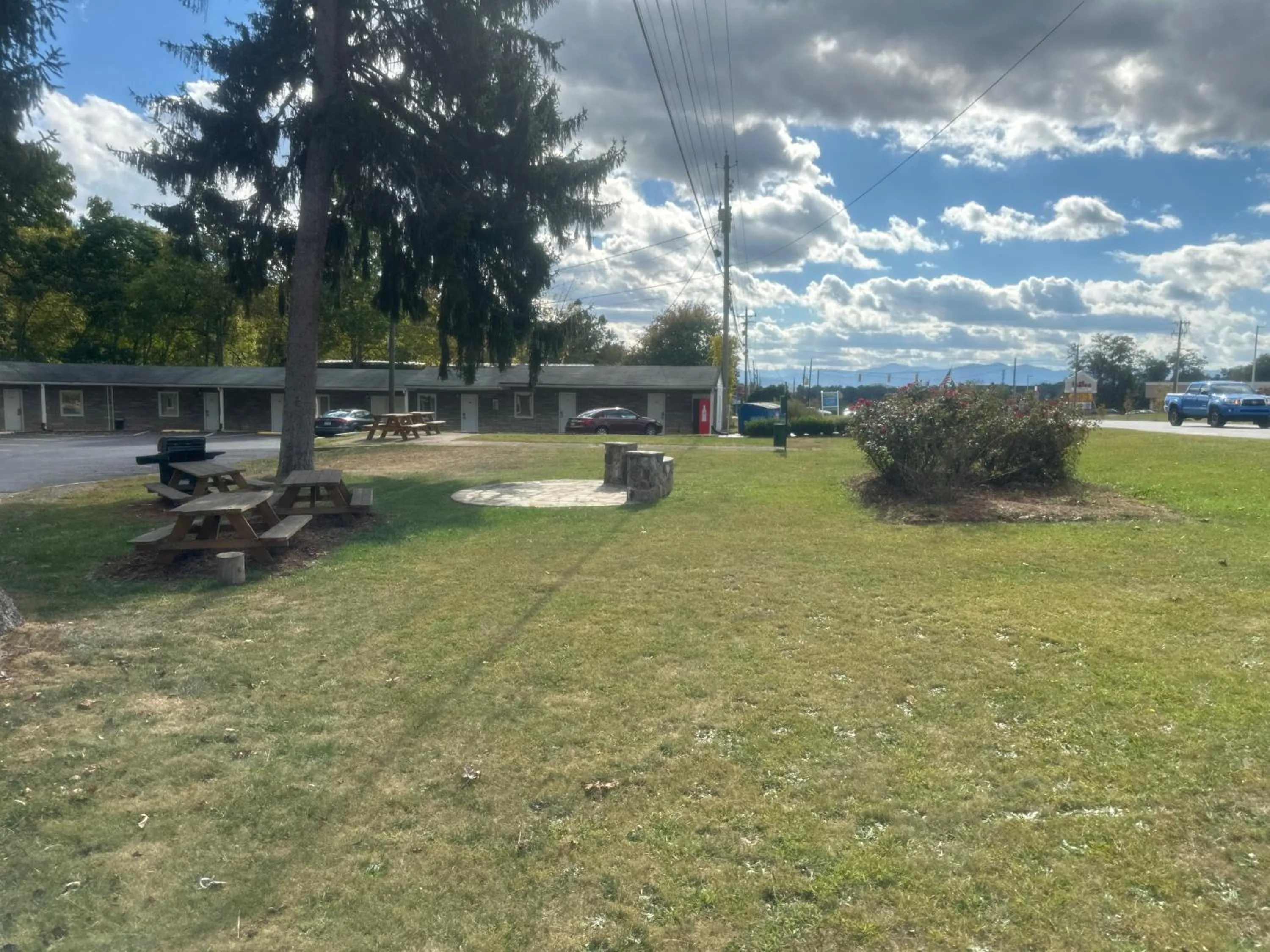 Natural landscape in Whispering Pines Motel
