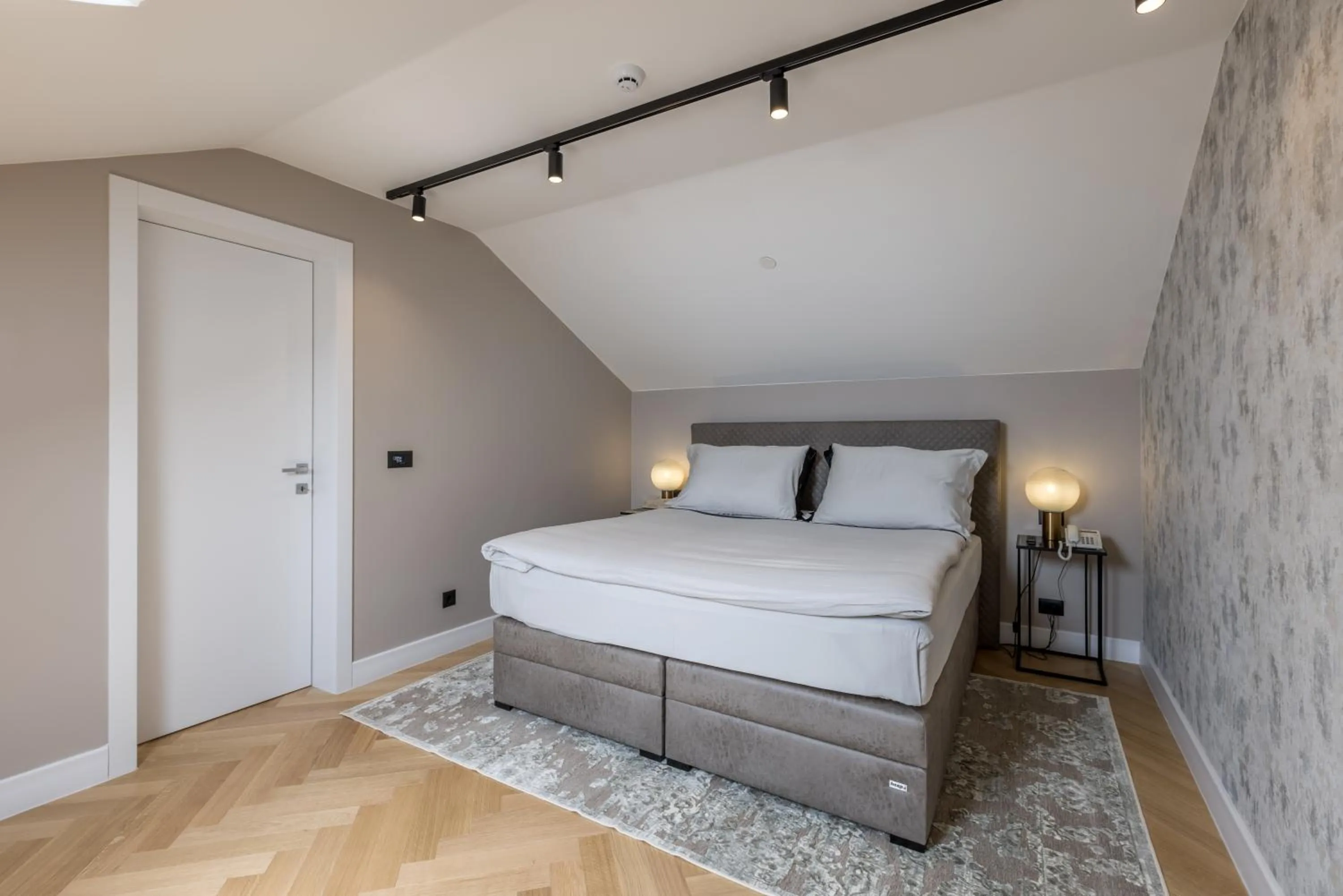 Bed in Cornaro Hotel