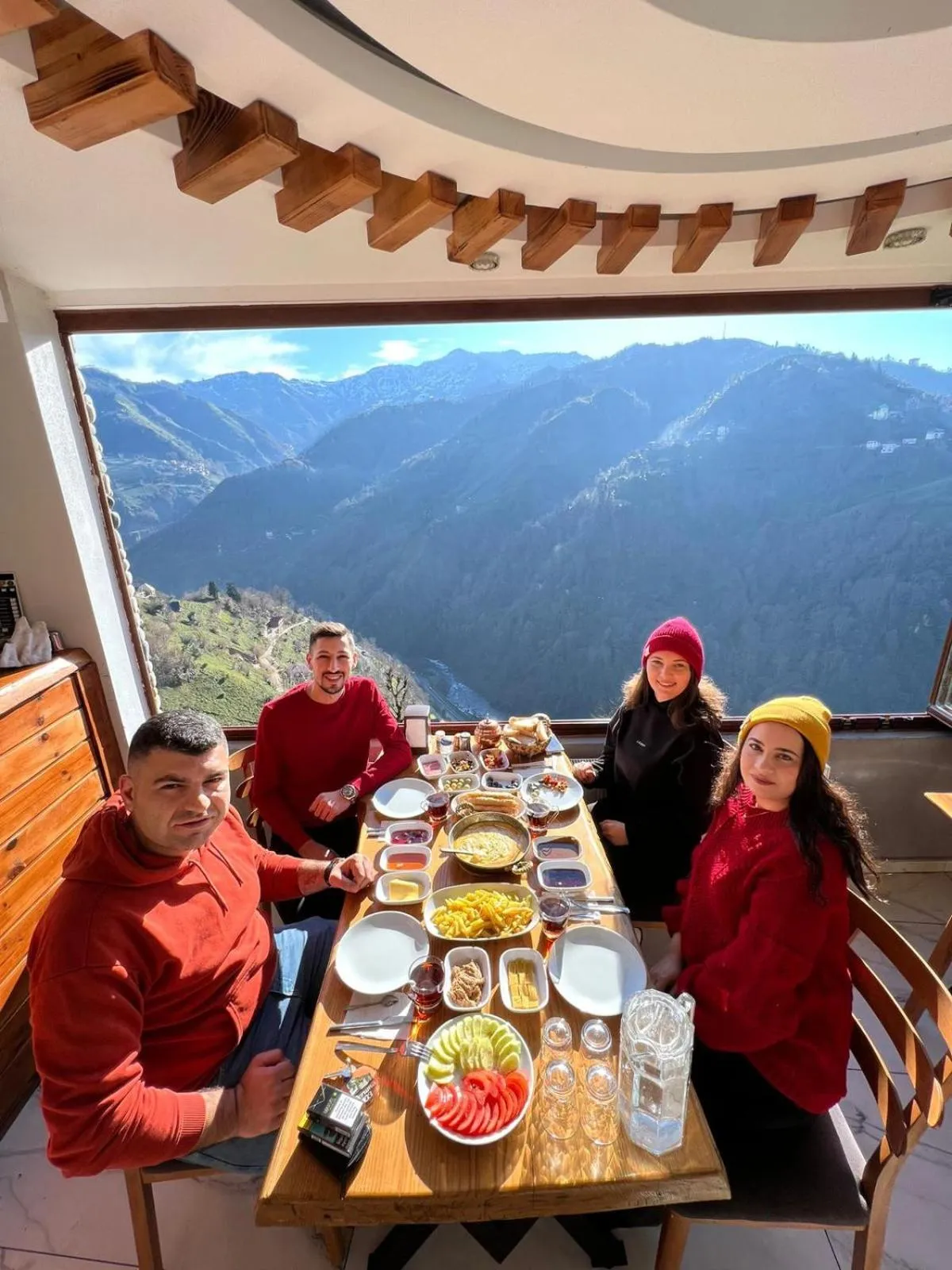 Restaurant/places to eat in Peruma otel