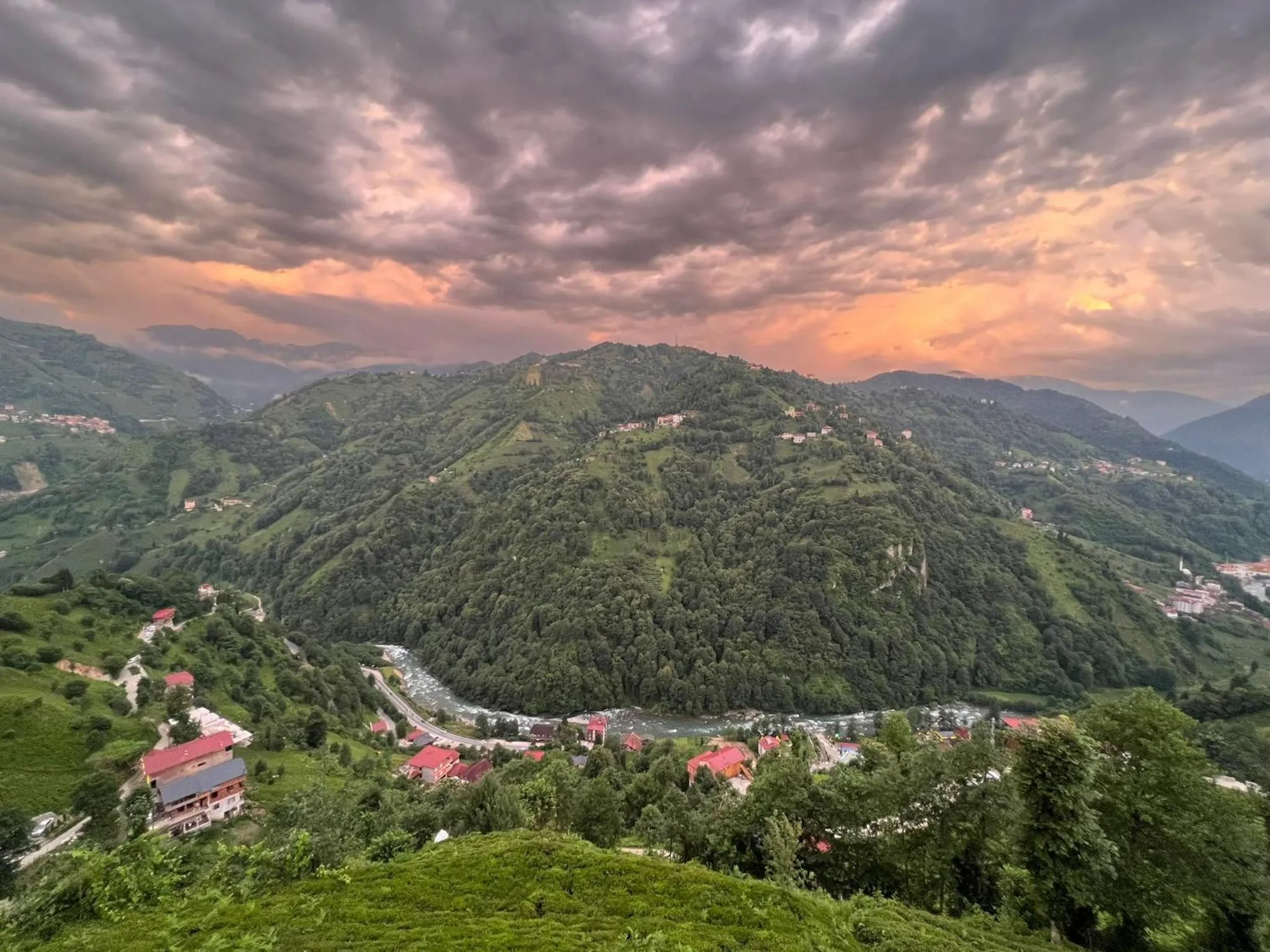 Lake view in Peruma otel