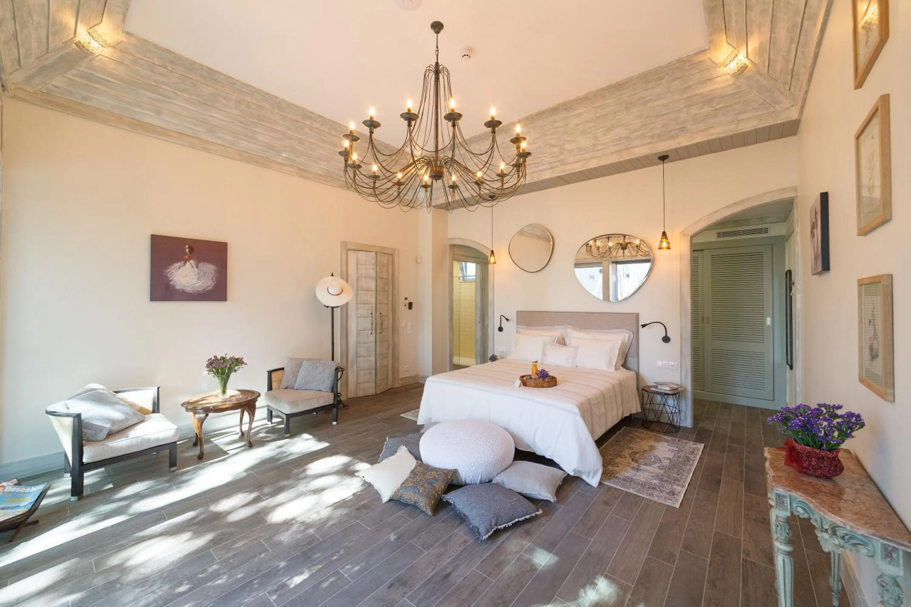 Photo of the whole room, Bed in Rinoterra Minho