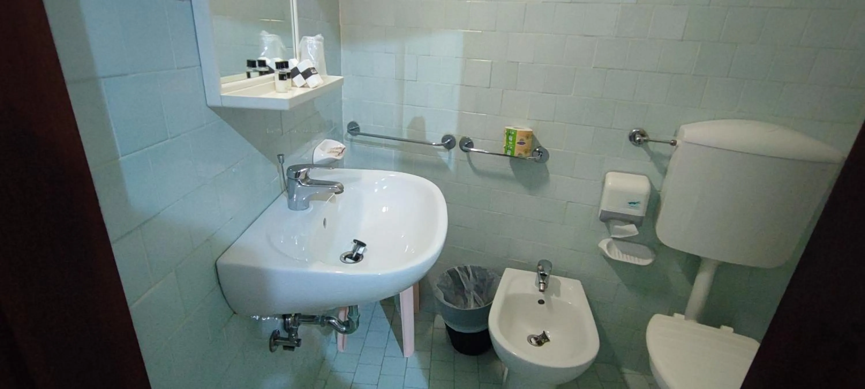 Bathroom in Hotel Zeus Lido di Classe Room Only