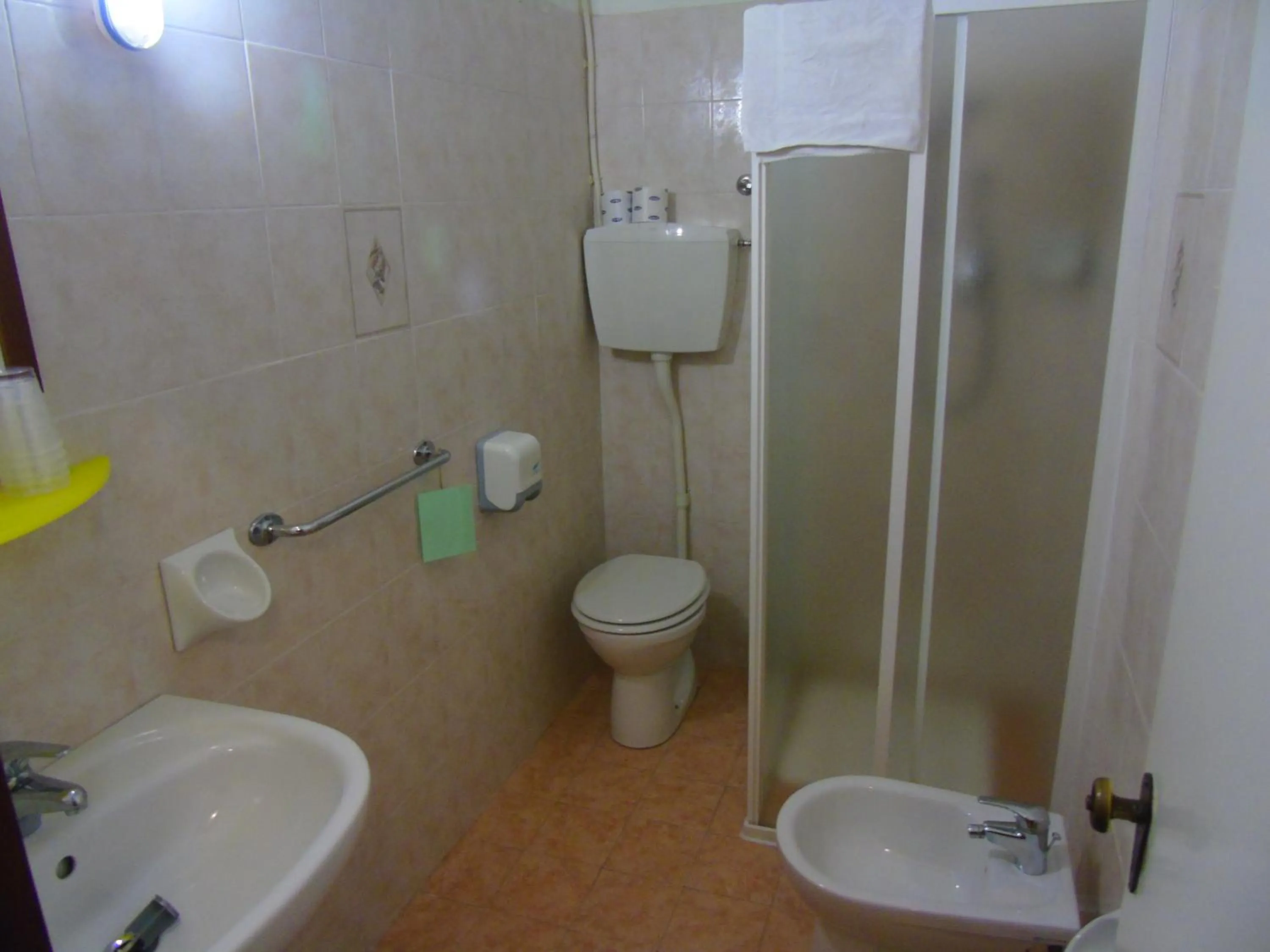 Bathroom in Hotel Zeus Lido di Classe Room Only