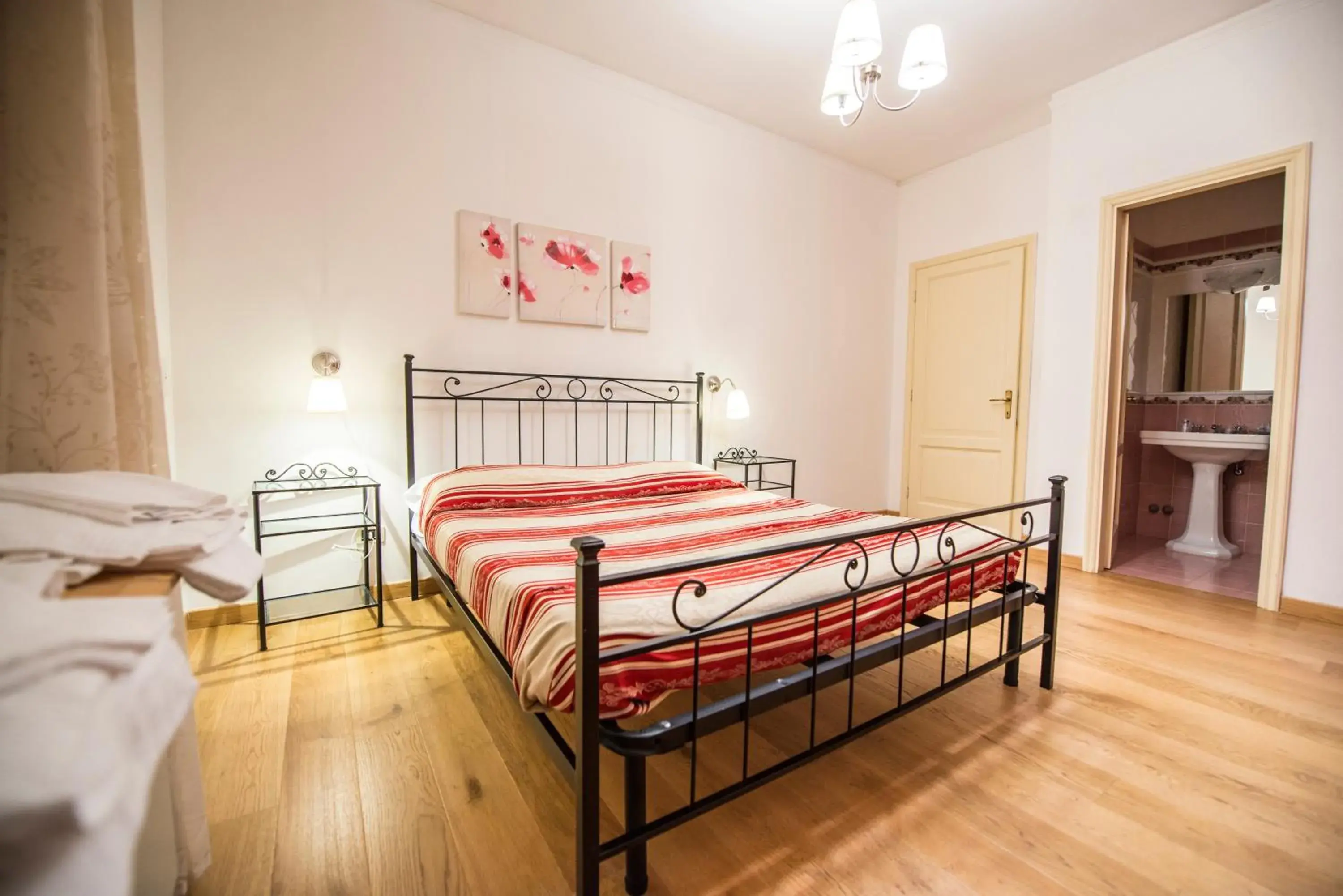 Double Room with Private Bathroom in Bernardone Double Room with Private Bathroom in Bernardone
