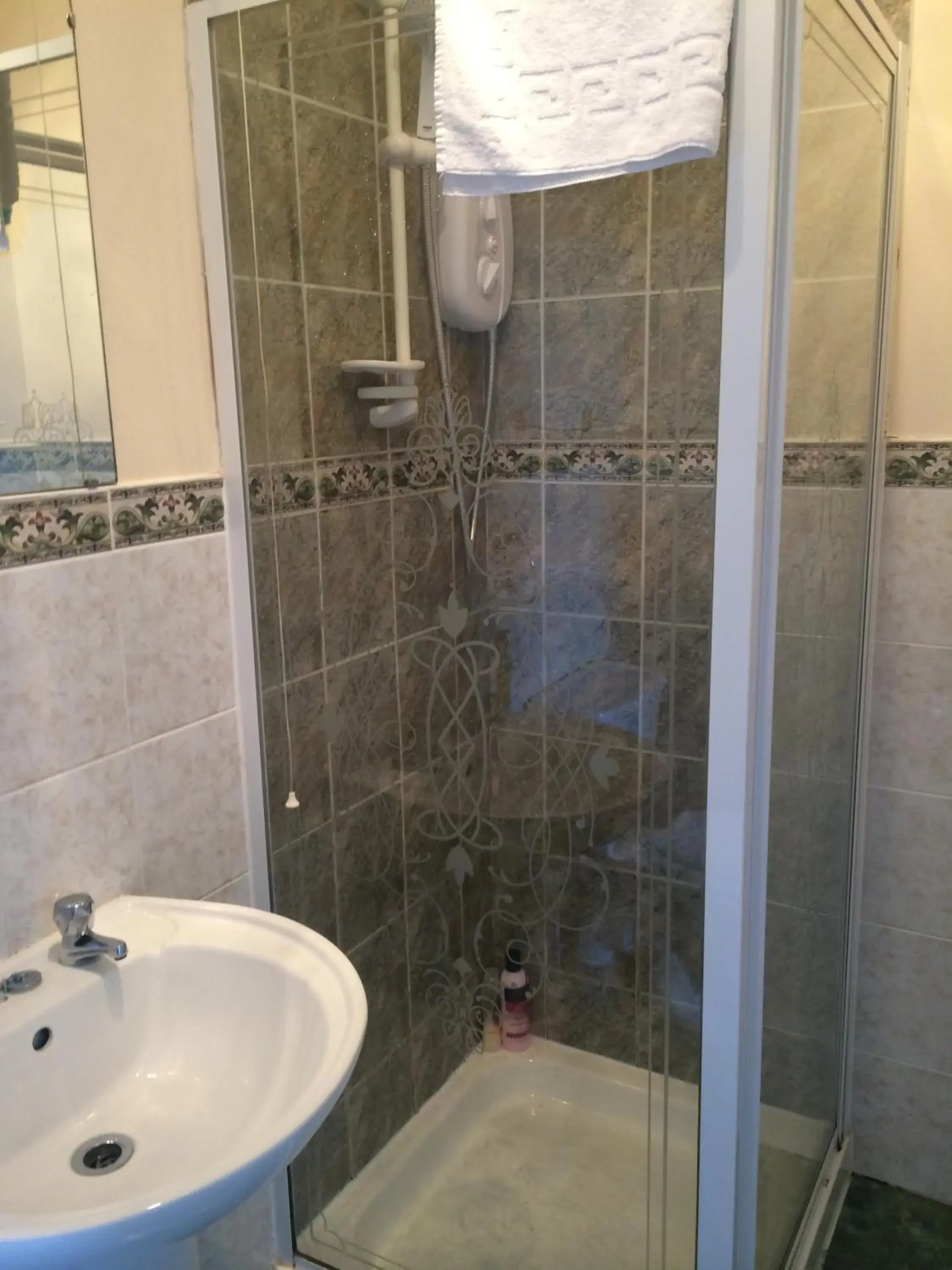 Large Ensuite Twin Room with Garden View in Broom Lodge Large Ensuite Twin Room with Garden View in Broom Lodge