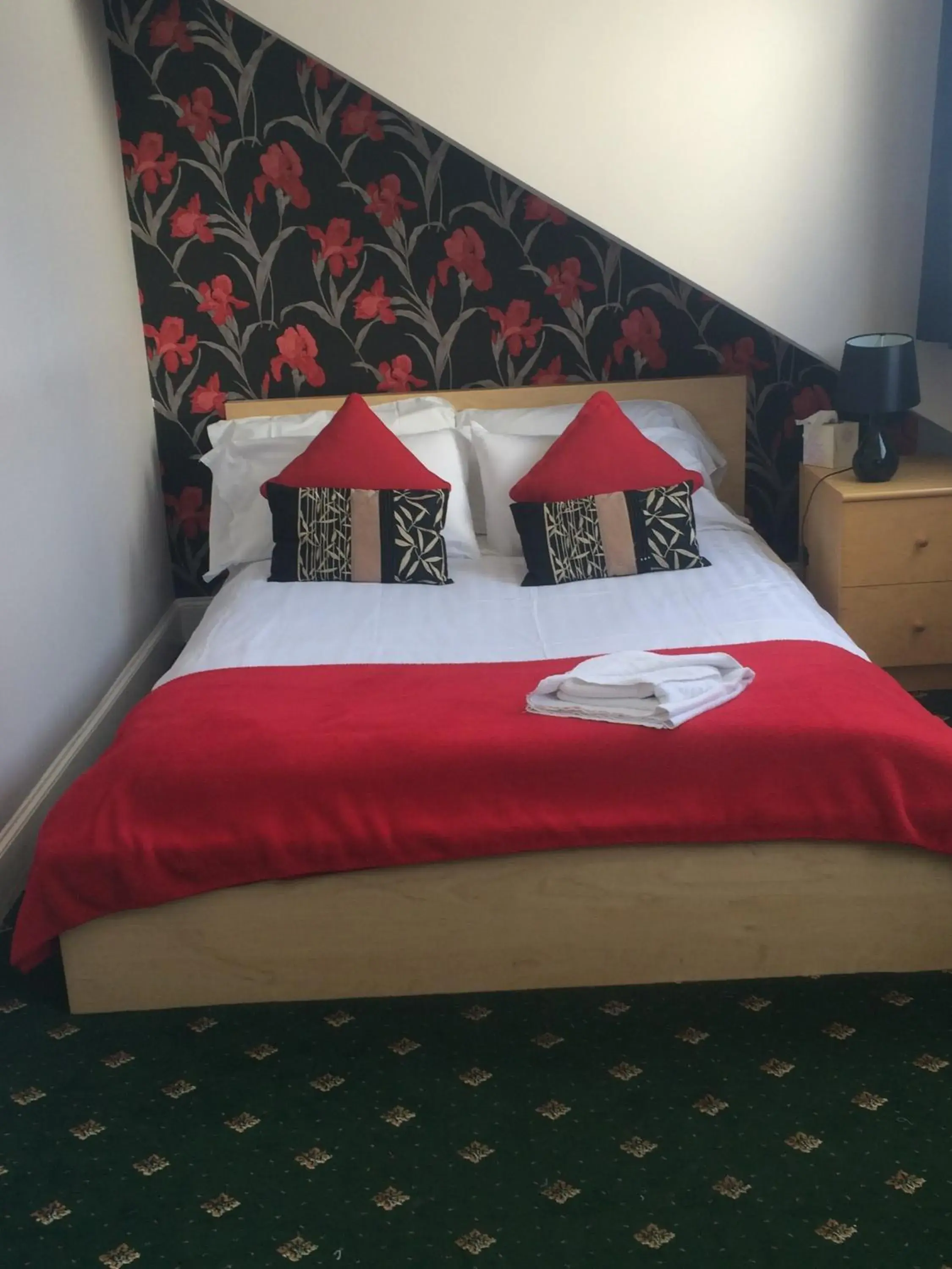 Standard Single Room with Shared Bathroom and Sea View - single occupancy in Broom Lodge Standard Single Room with Shared Bathroom and Sea View - single occupancy in Broom Lodge