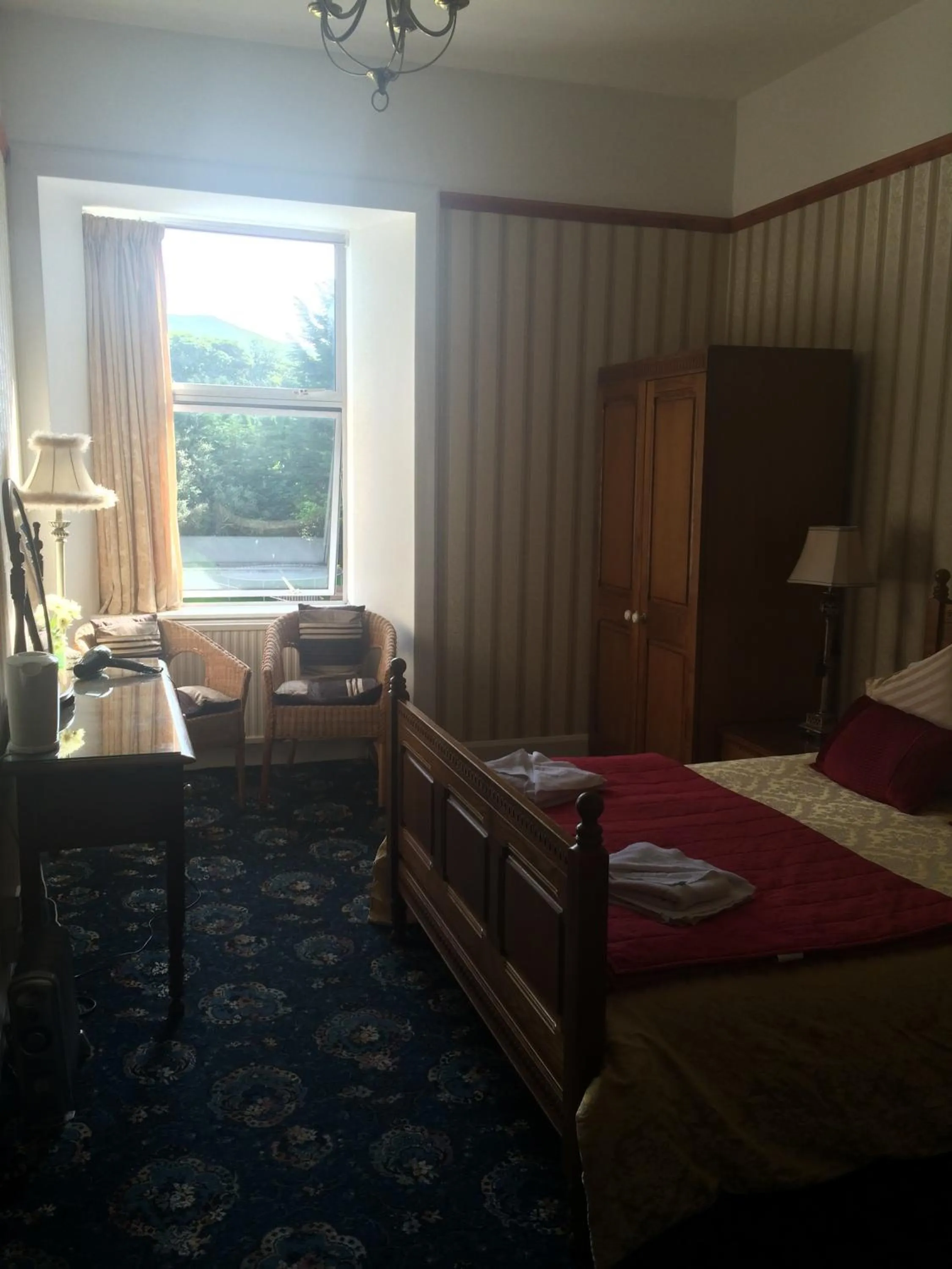 Photo of the whole room, Bed in Broom Lodge