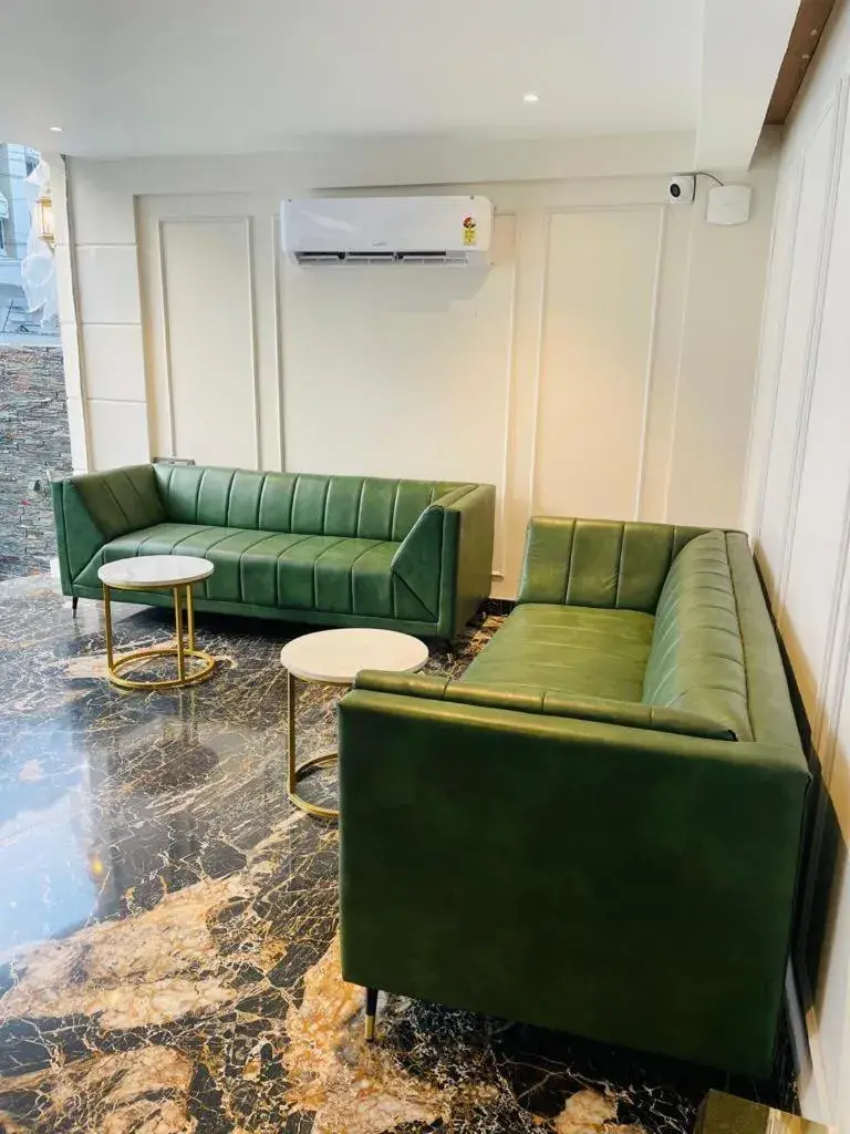 Lobby or reception in Hotel Emora Tree Lobby or reception in Hotel Emora Tree