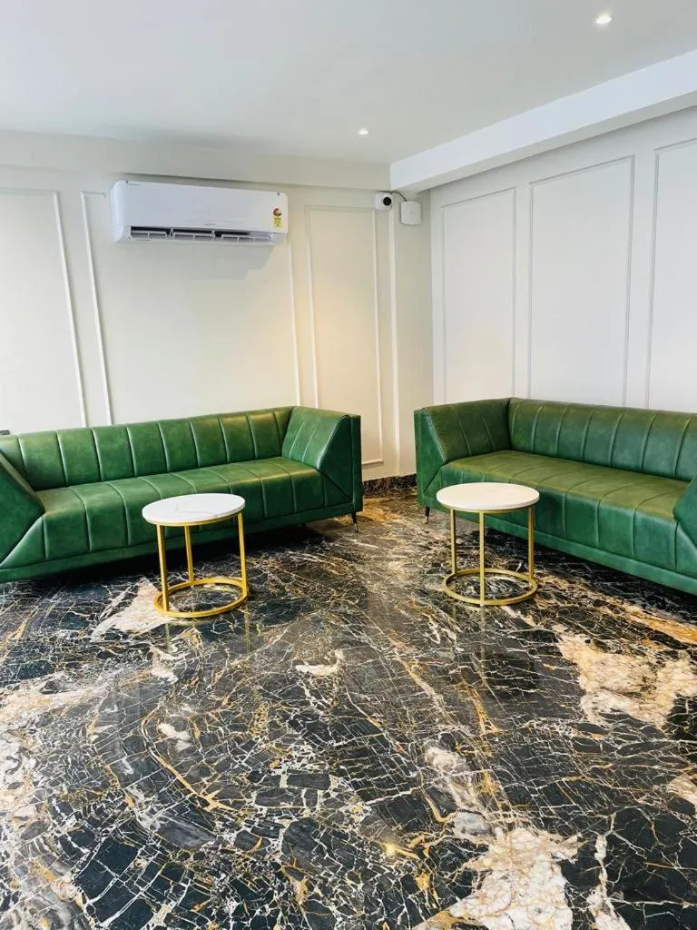 Seating area in Hotel Emora Tree