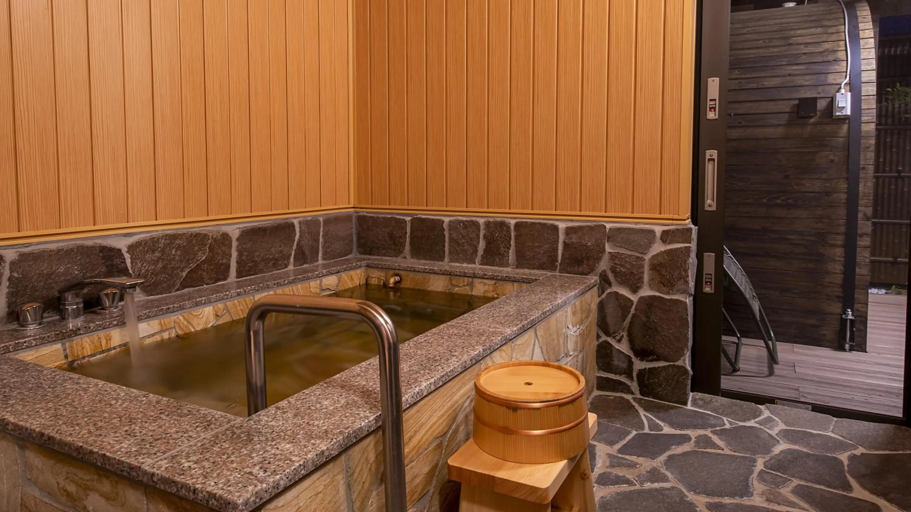 Hanare no yado Kamigakure