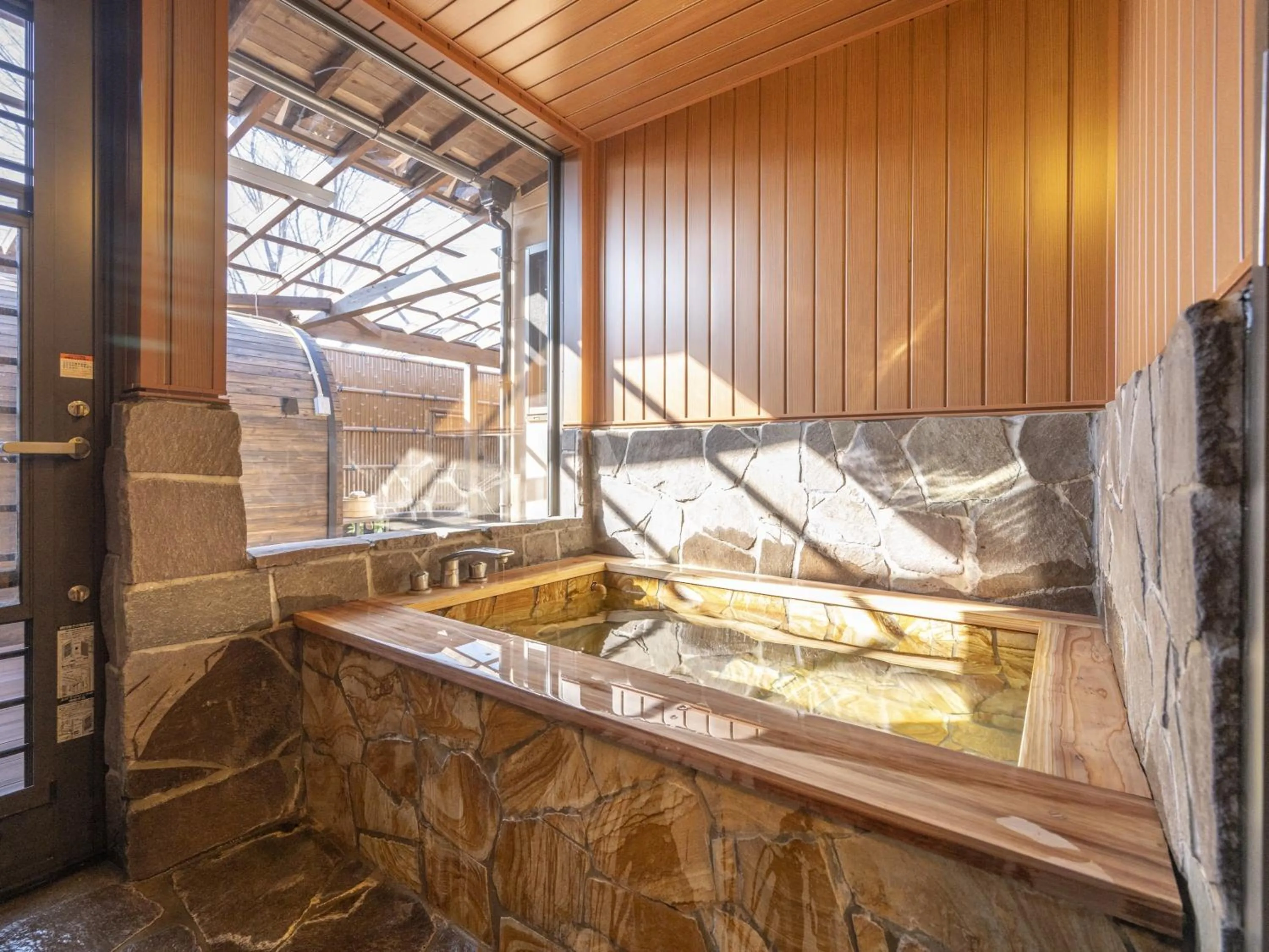 Hanare no yado Kamigakure