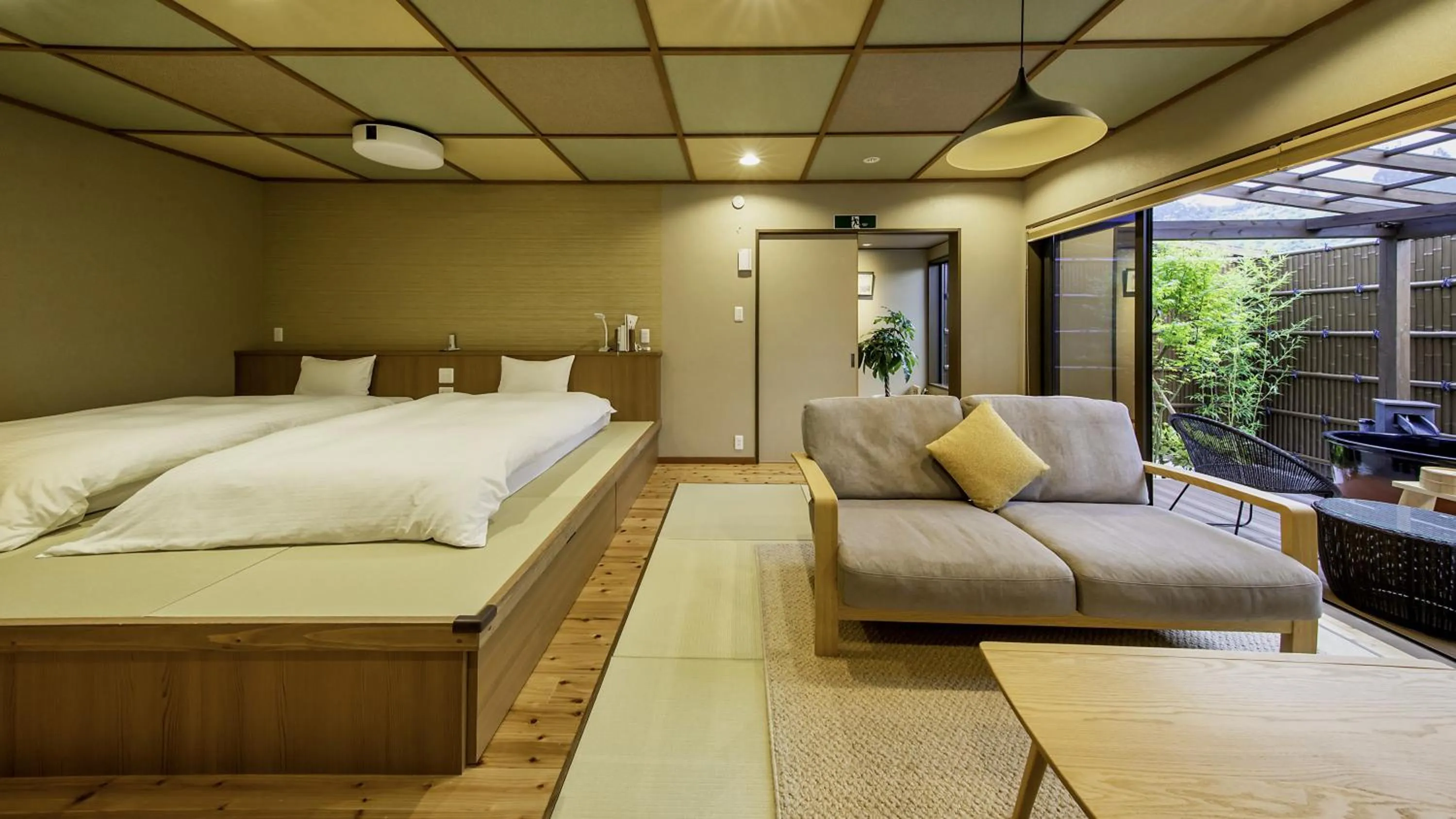 Bed in Hanare no yado Kamigakure