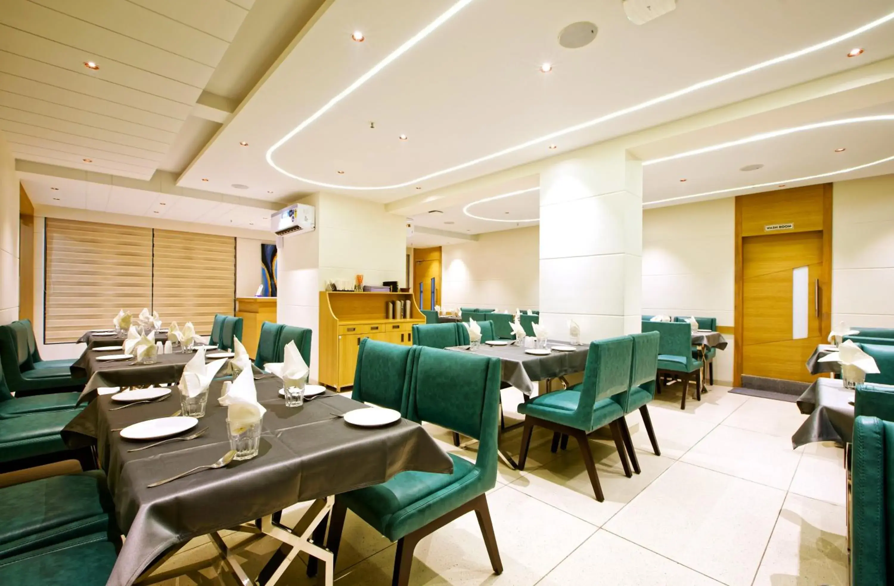 Restaurant/places to eat in HOTEL AURELLIA Restaurant/places to eat in HOTEL AURELLIA