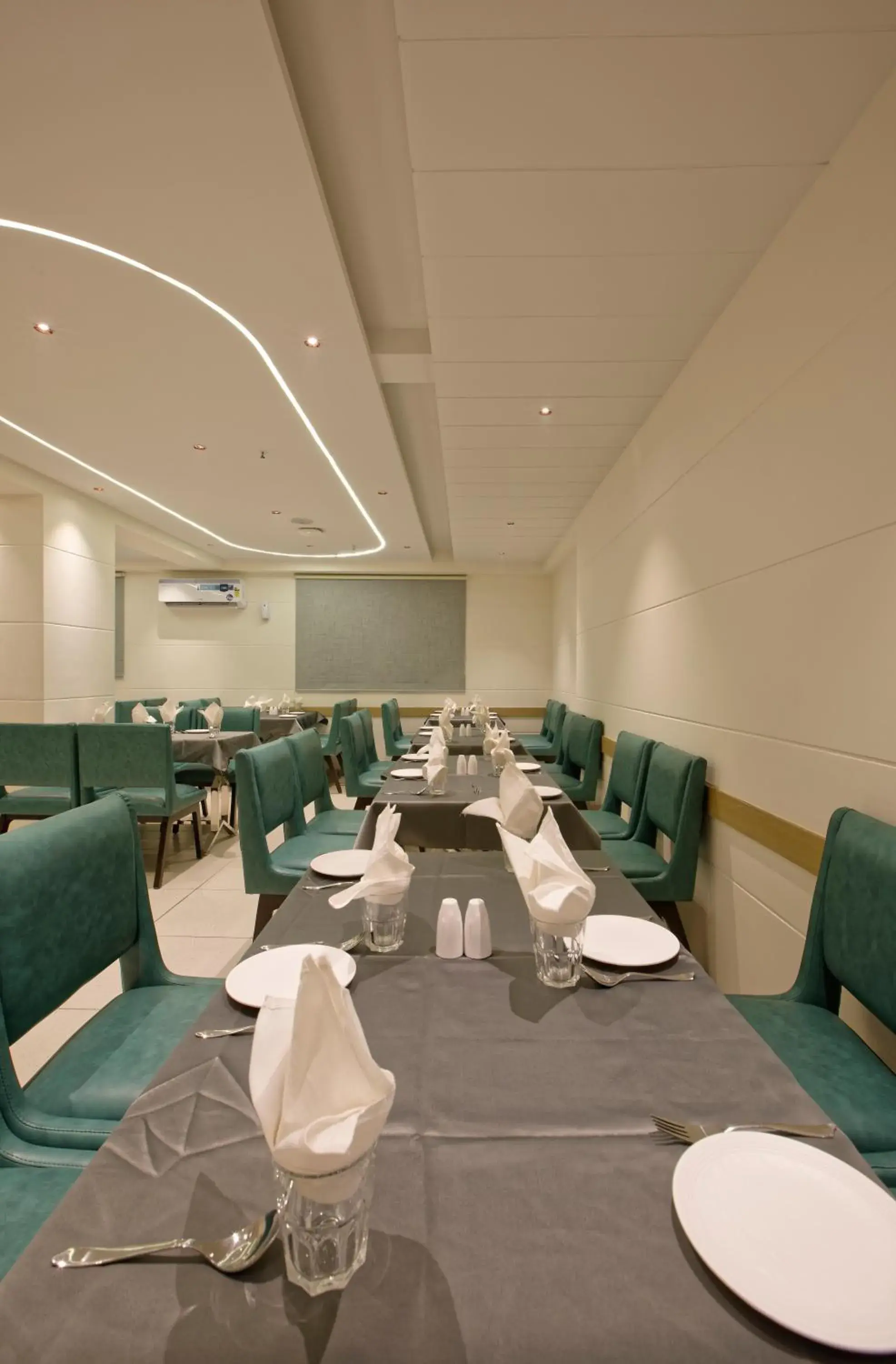 Restaurant/places to eat in HOTEL AURELLIA Restaurant/places to eat in HOTEL AURELLIA