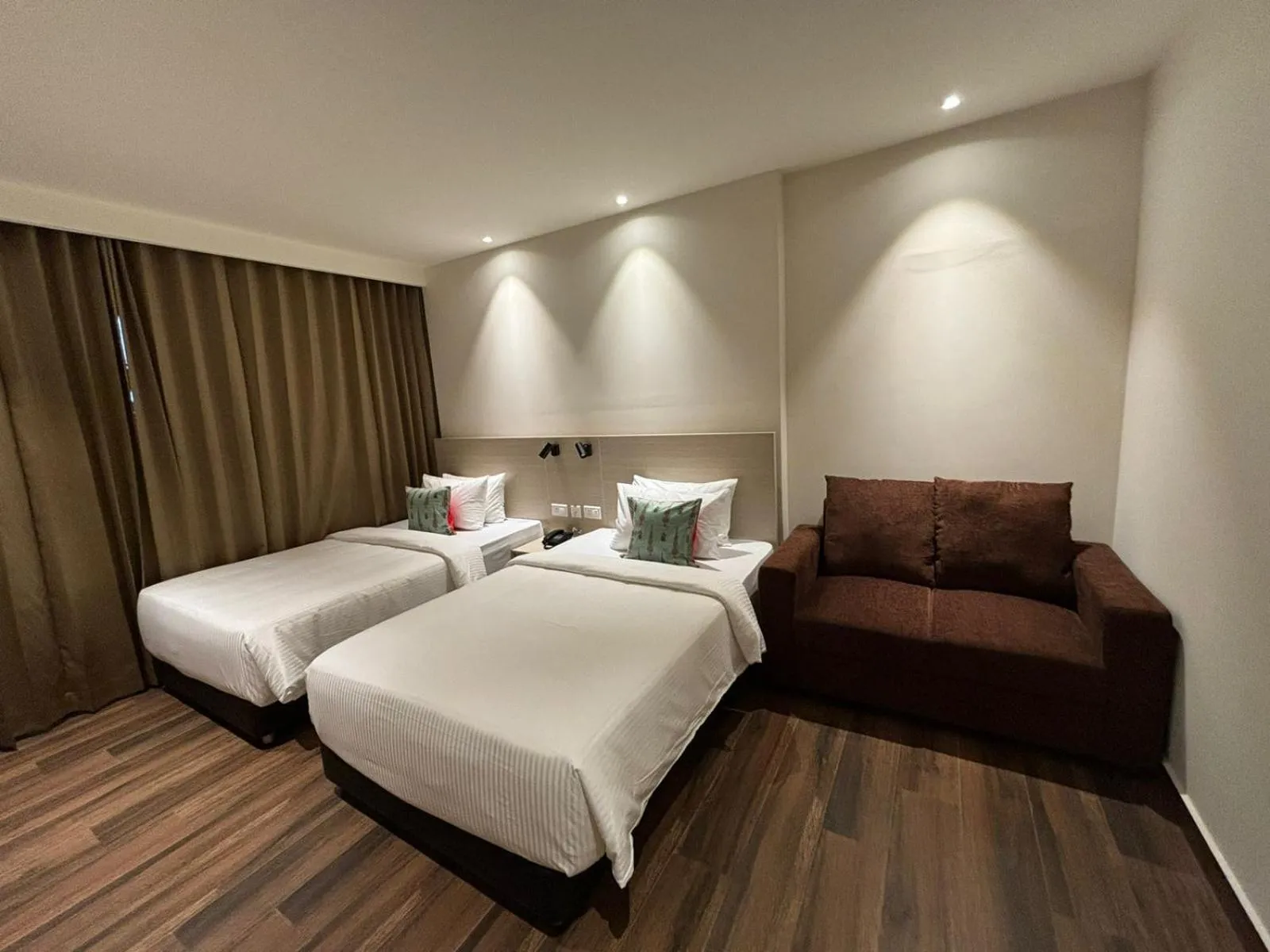 Bed in PRESIDENCY AIRPORT HOTEL