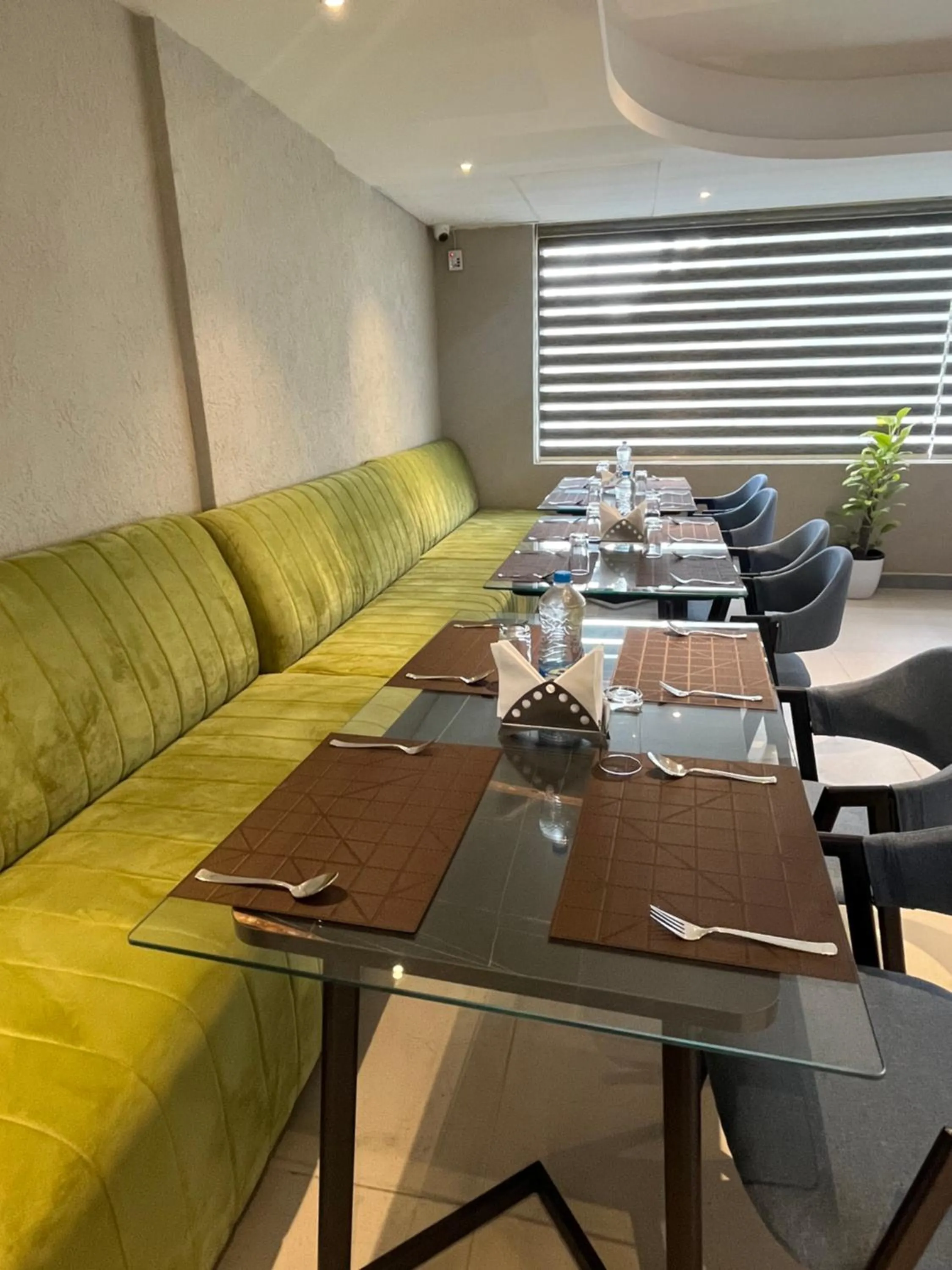 Restaurant/places to eat in PRESIDENCY AIRPORT HOTEL