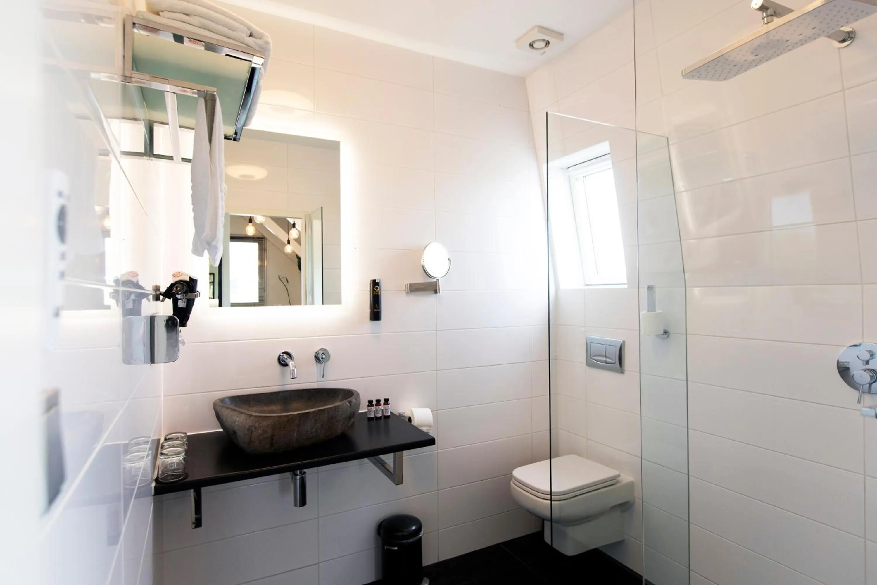 Bathroom in Quentin Amsterdam Hotel