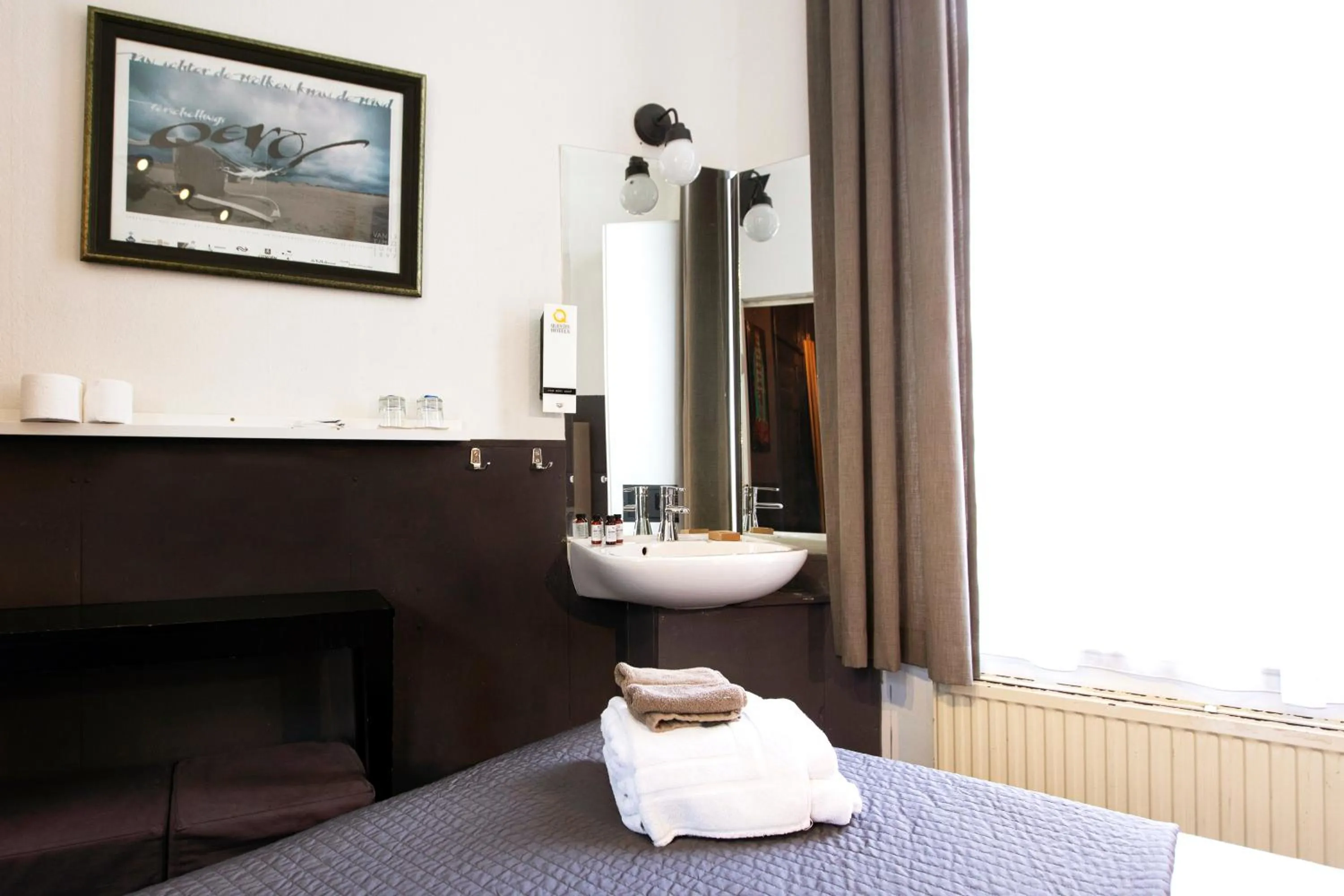 Bedroom, Bed in Quentin Amsterdam Hotel