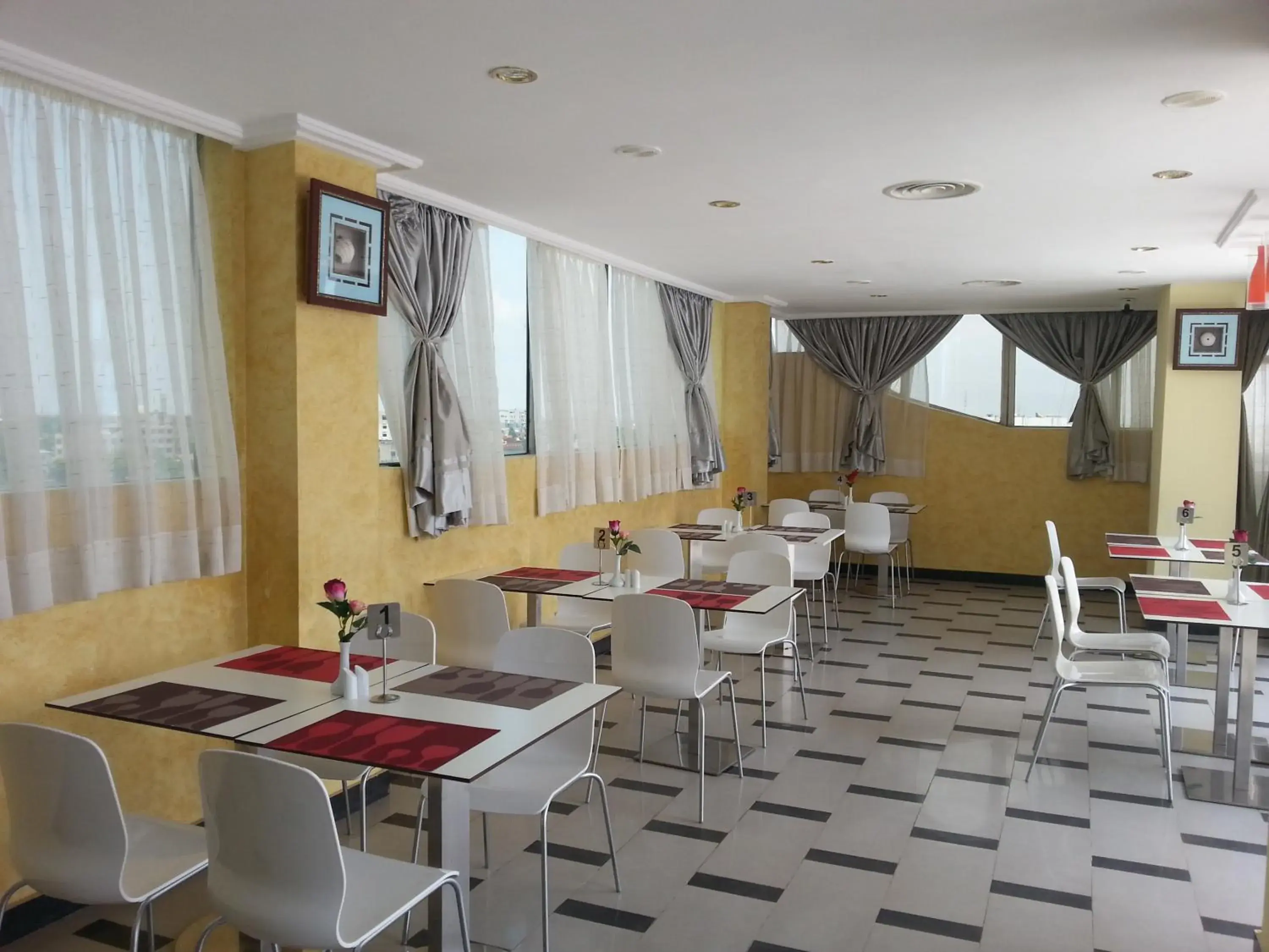 Restaurant/places to eat in Benin Royal Hotel Restaurant/places to eat in Benin Royal Hotel