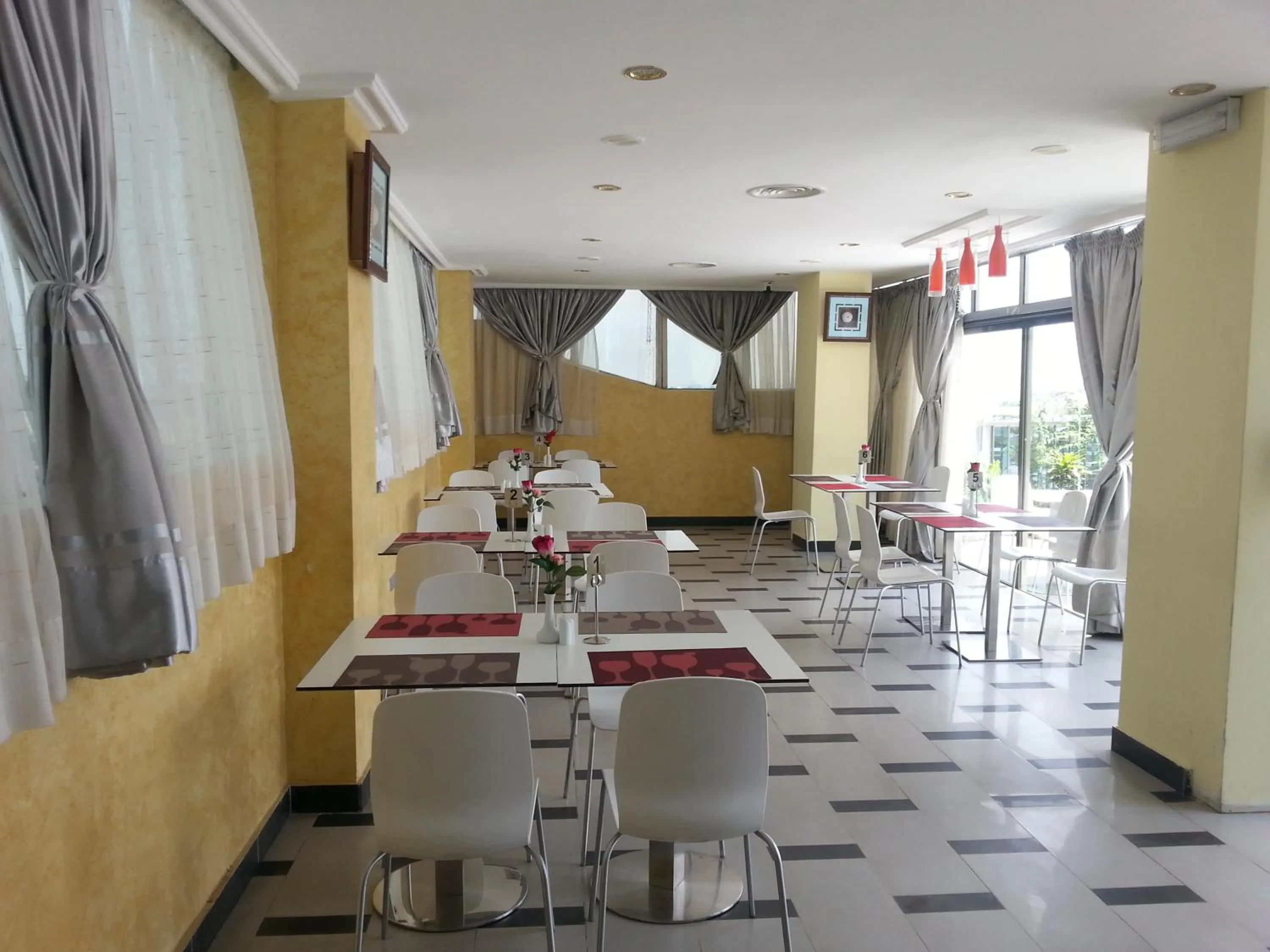 Restaurant/places to eat in Benin Royal Hotel
