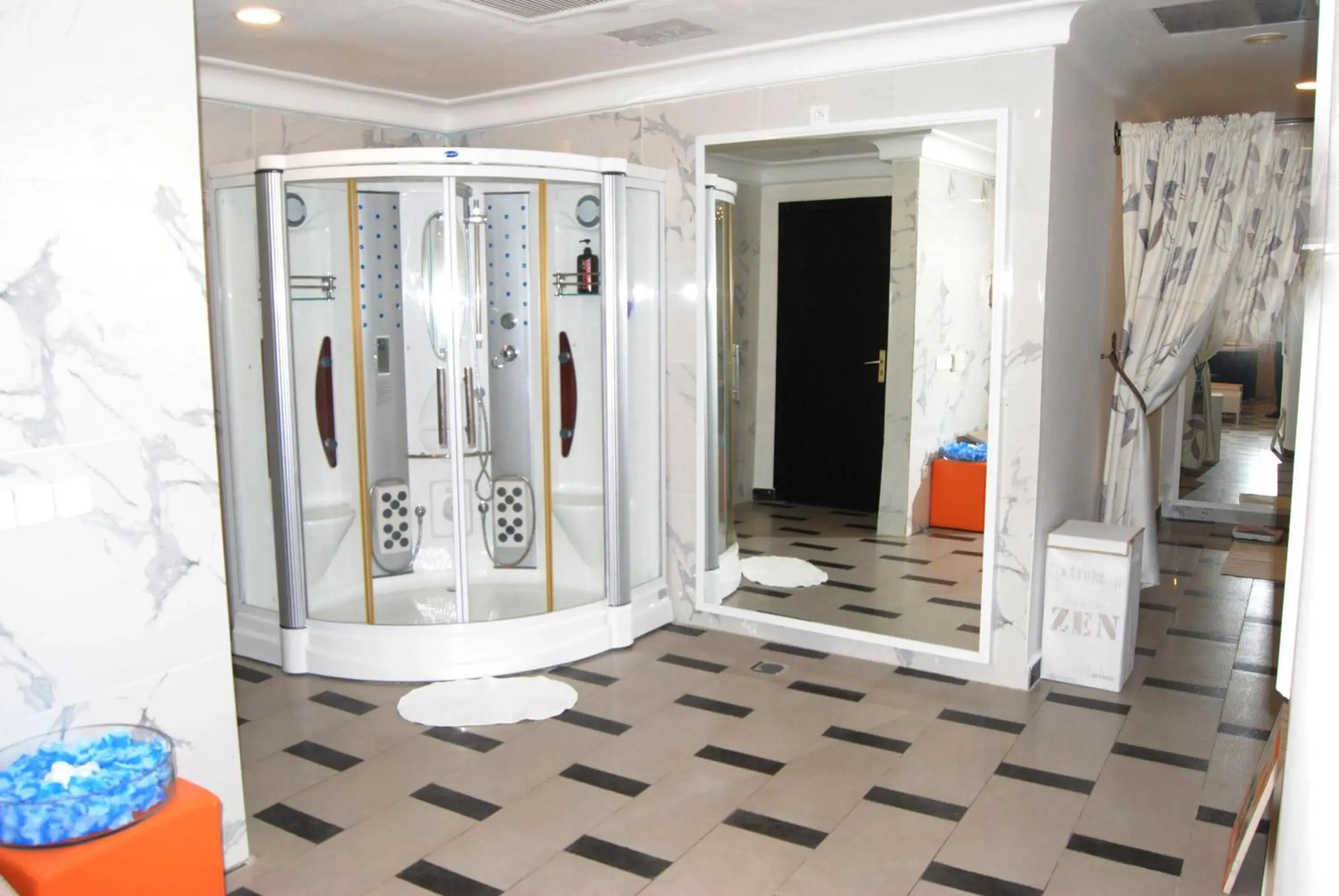 Spa and wellness centre/facilities in Benin Royal Hotel Spa and wellness centre/facilities in Benin Royal Hotel