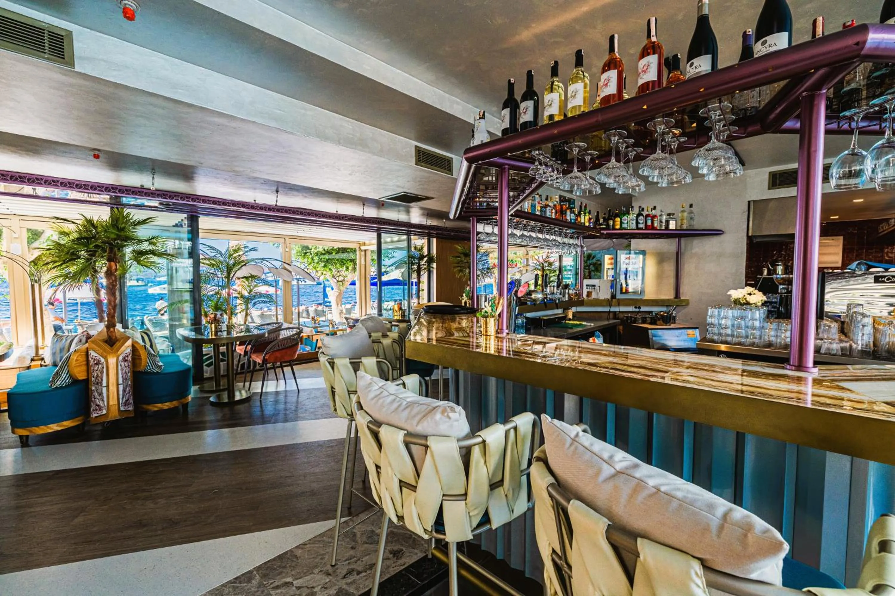 Lounge or bar in Gözegir Hotel