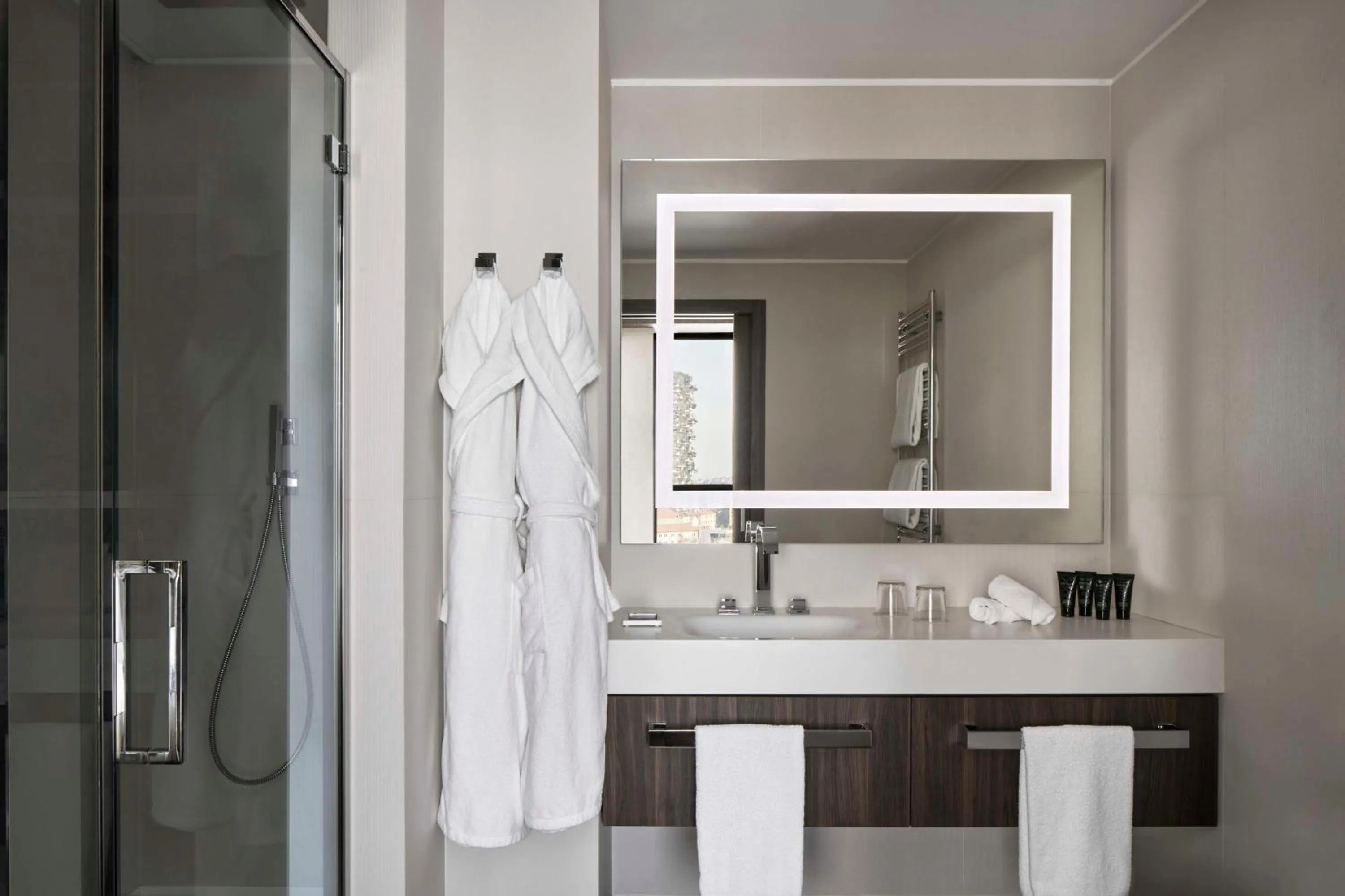 Photo of the whole room in Hyatt Centric Milan Centrale