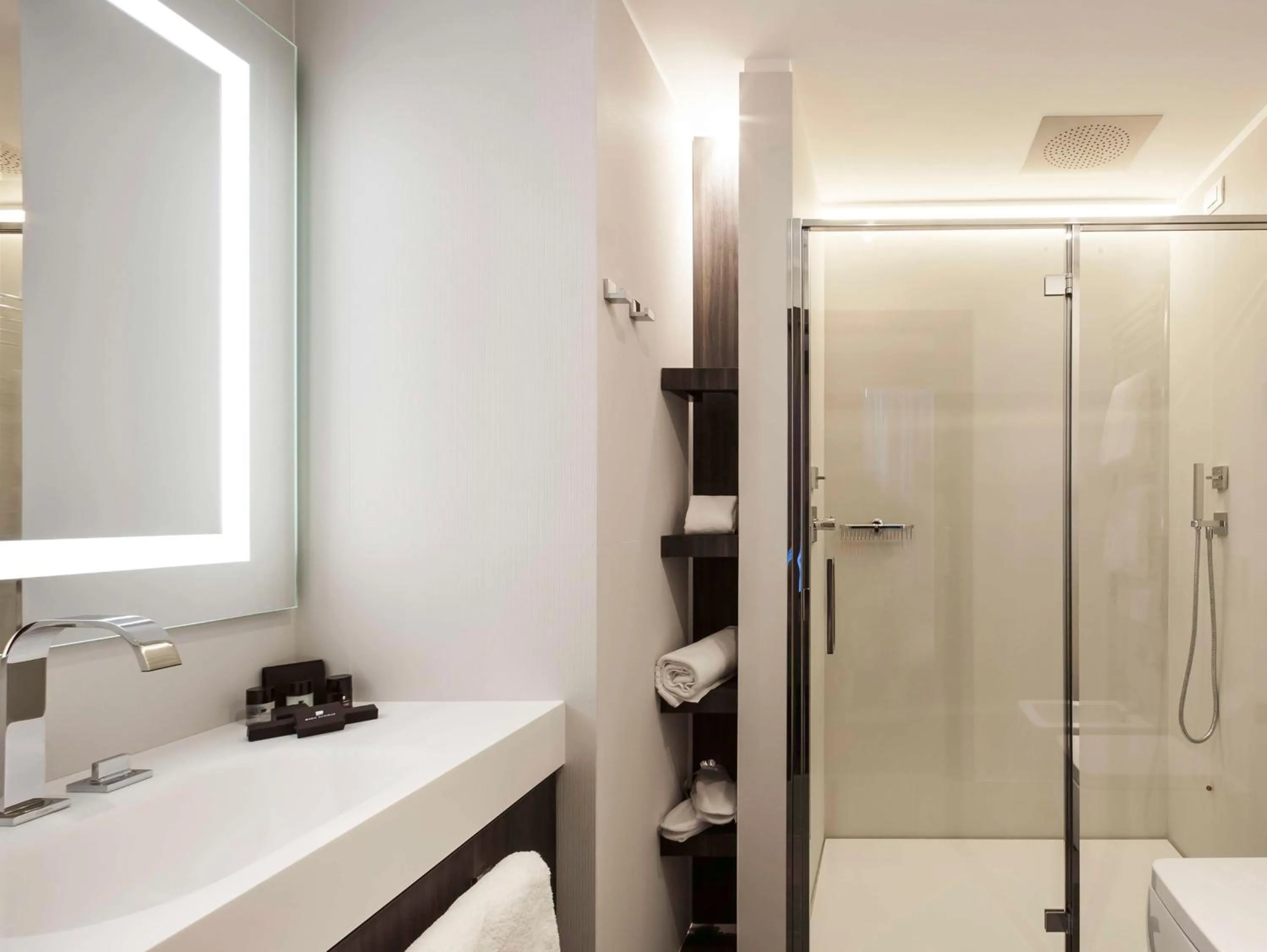 Bathroom in Hyatt Centric Milan Centrale