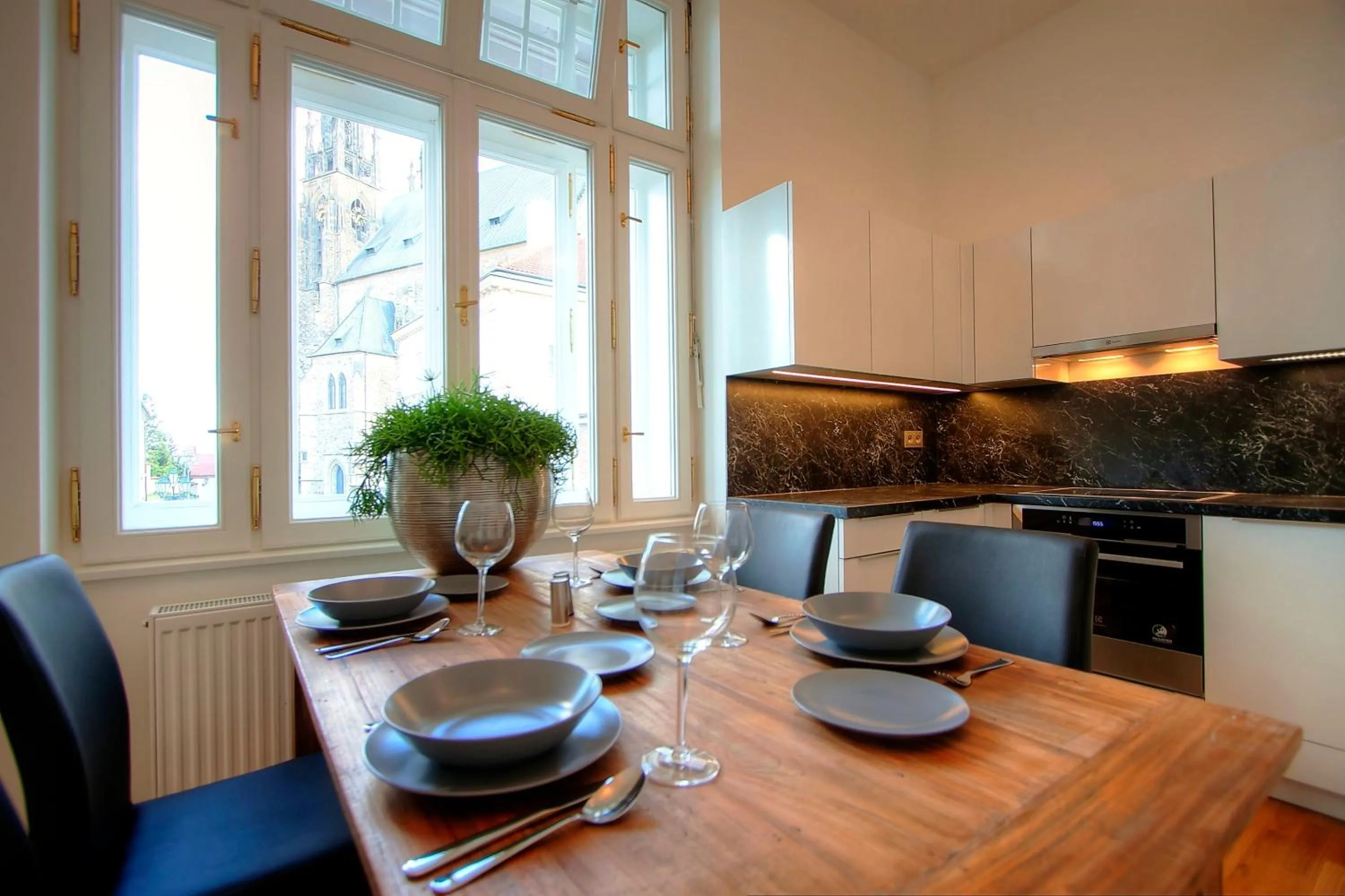 Dining area in Bishop Apartments