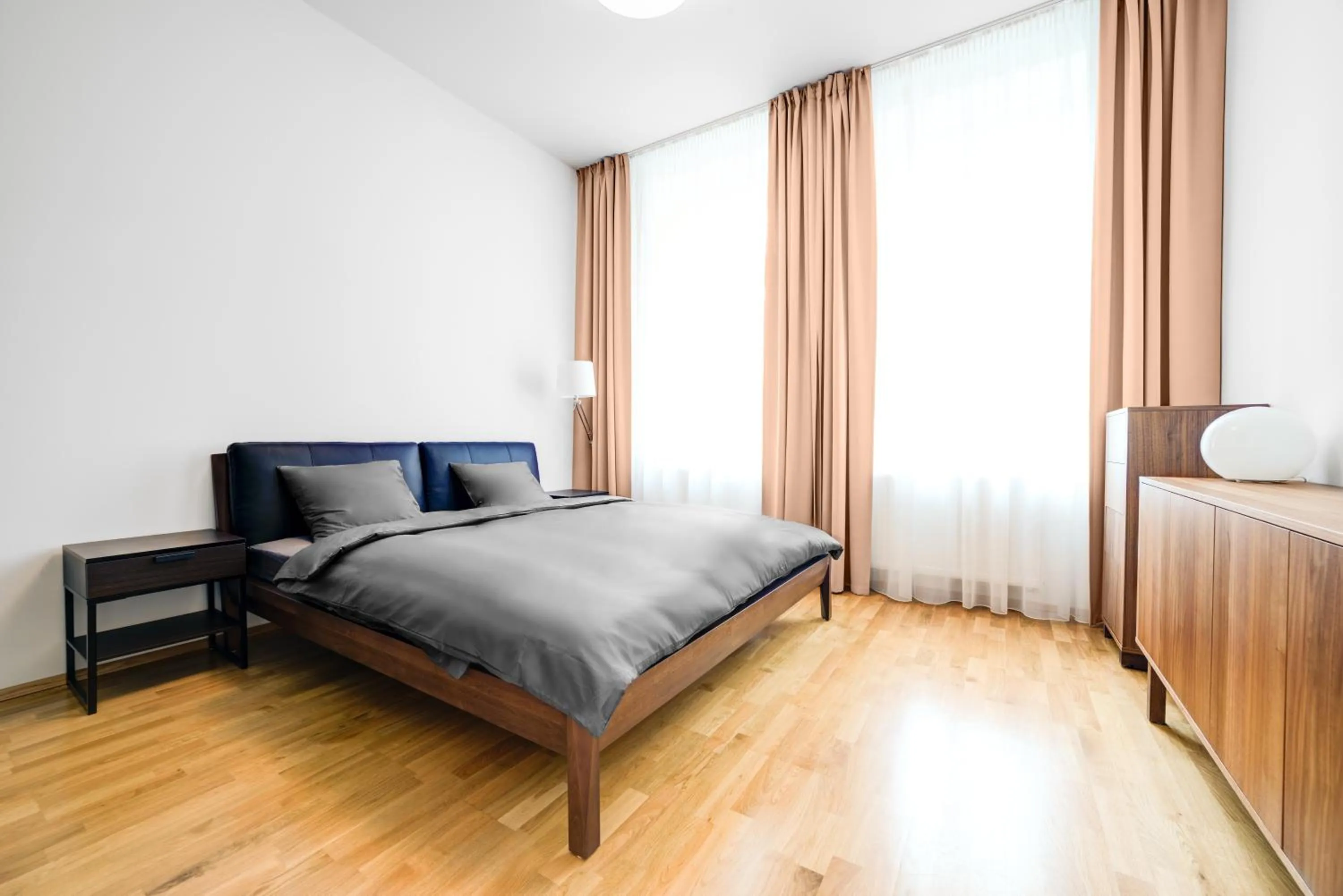 Day, Bed in Bishop Apartments