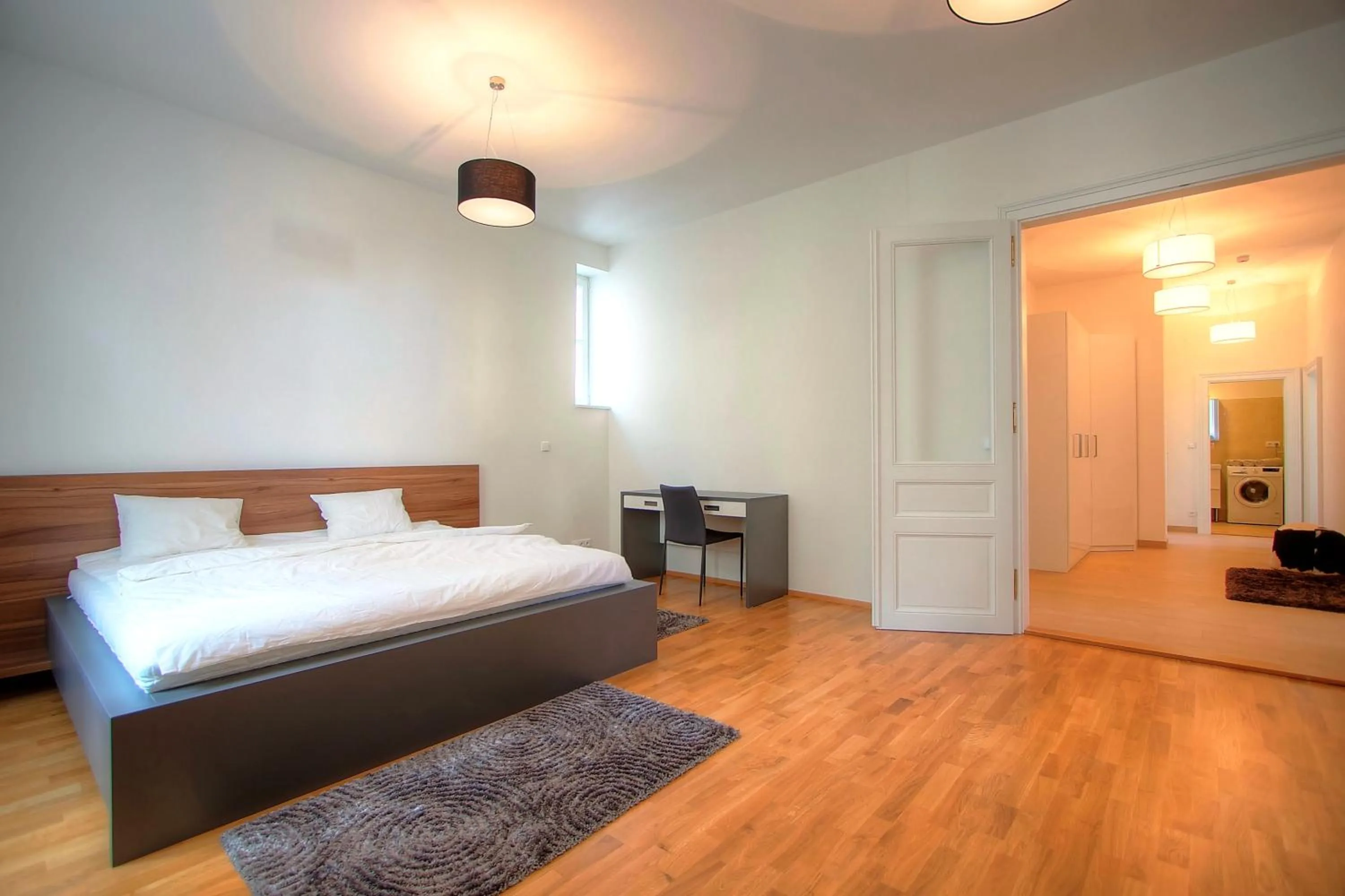 Photo of the whole room, Bed in Bishop Apartments