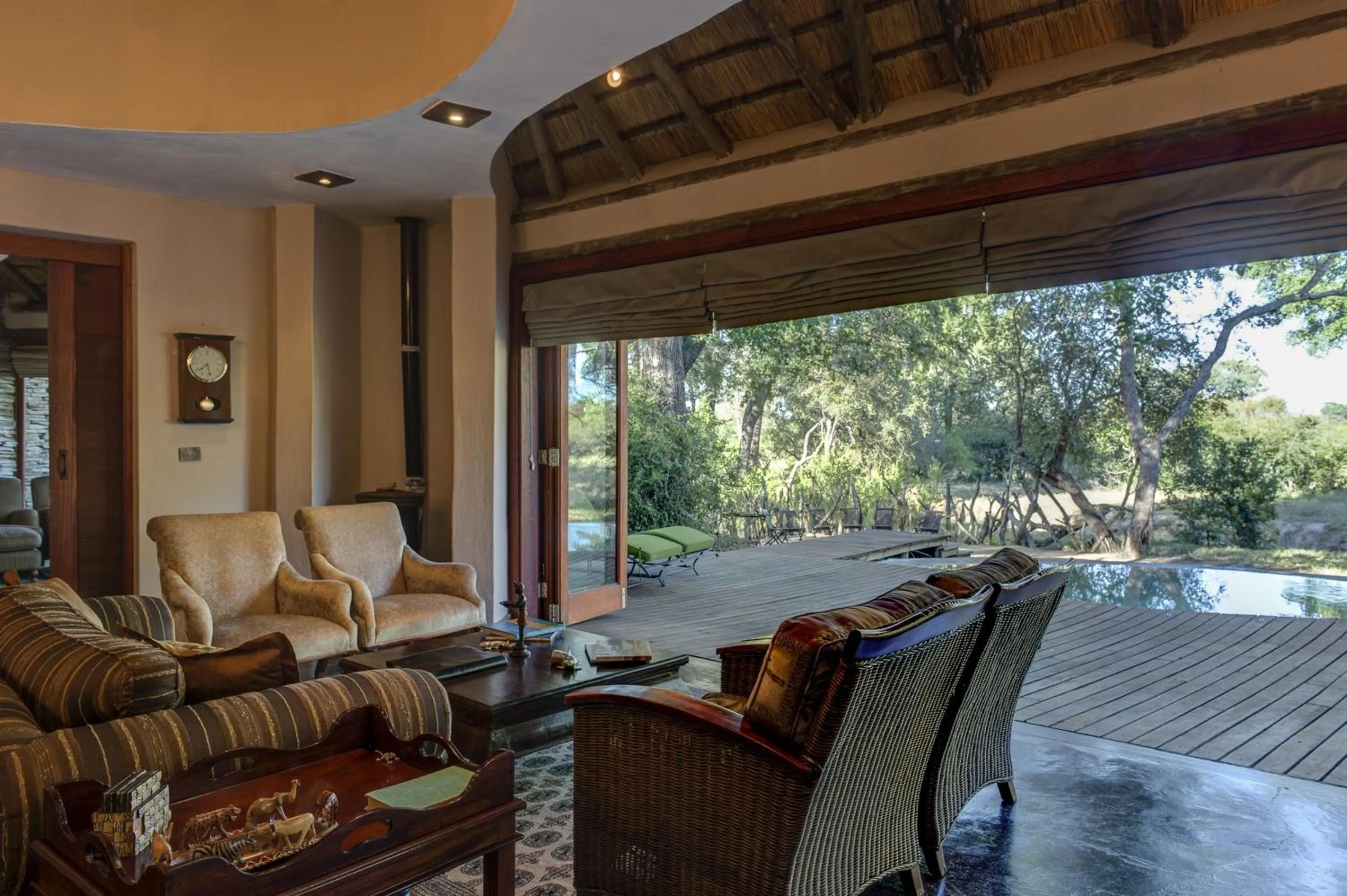 Living room in Tintswalo Safari