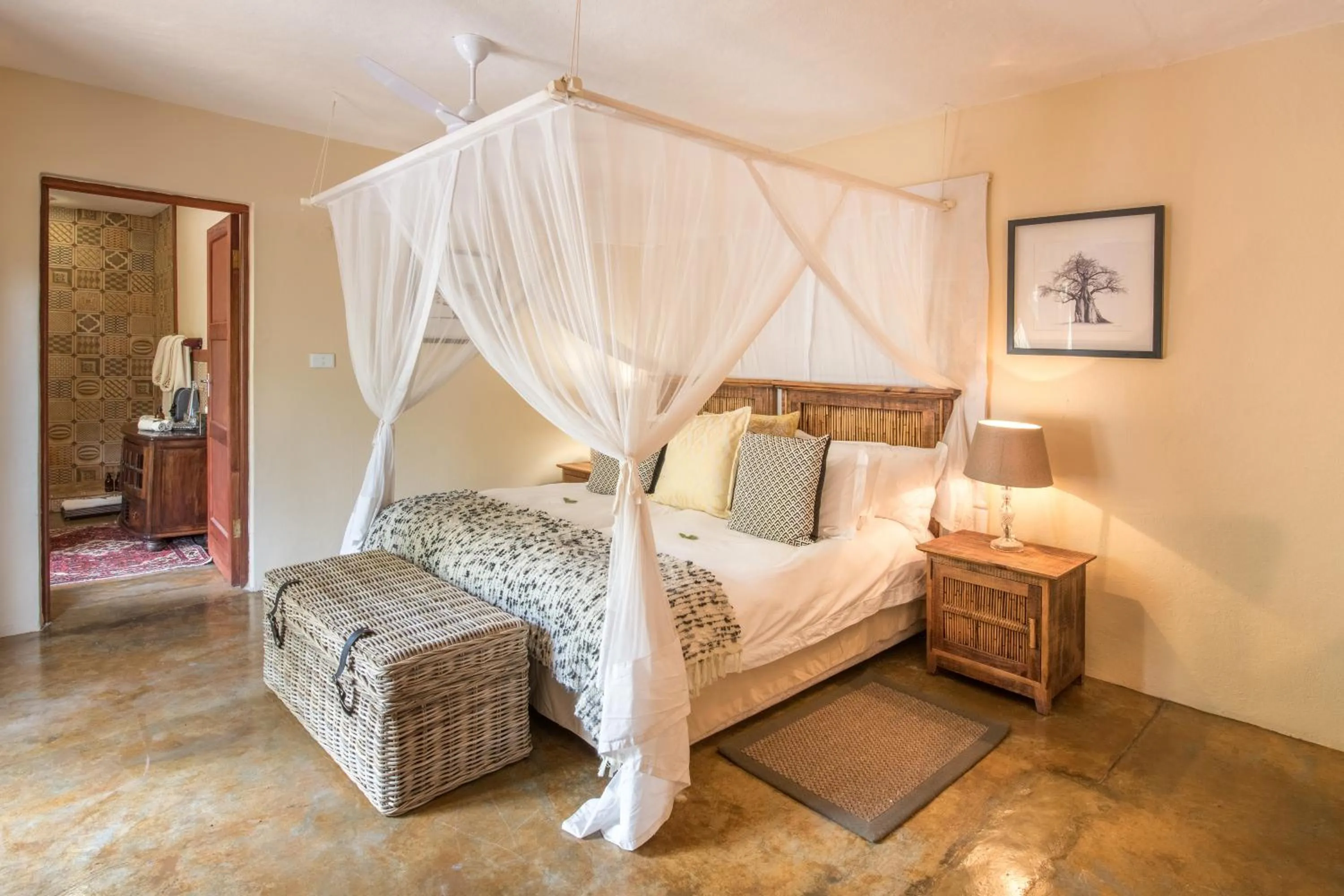 Bed in Tintswalo Safari