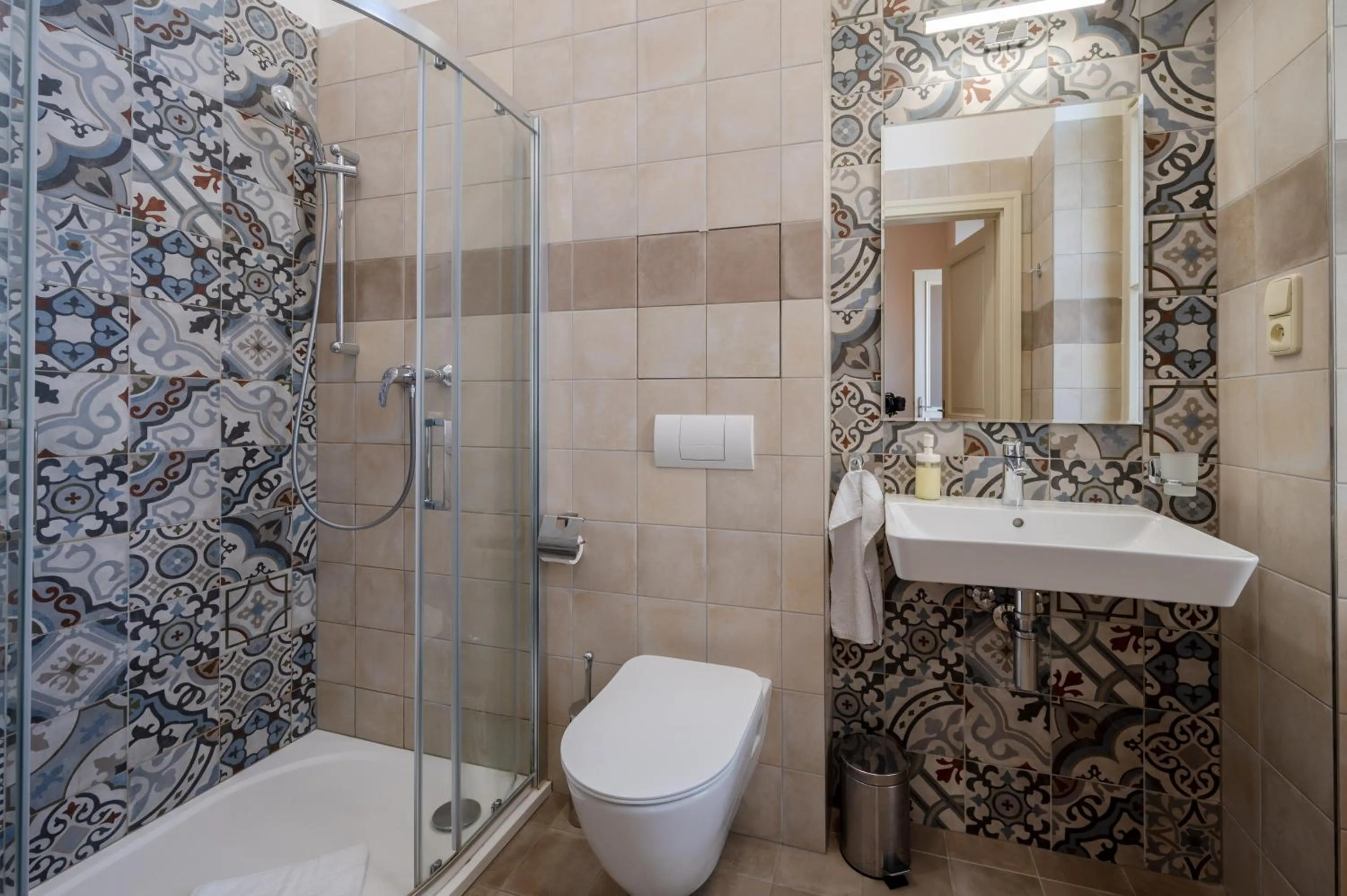 Shower in Palace Petrarca