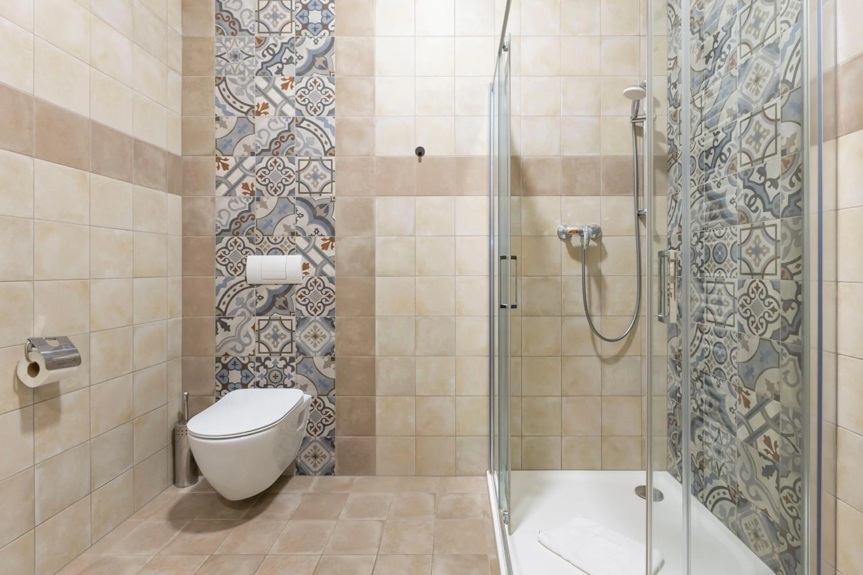 Shower in Palace Petrarca