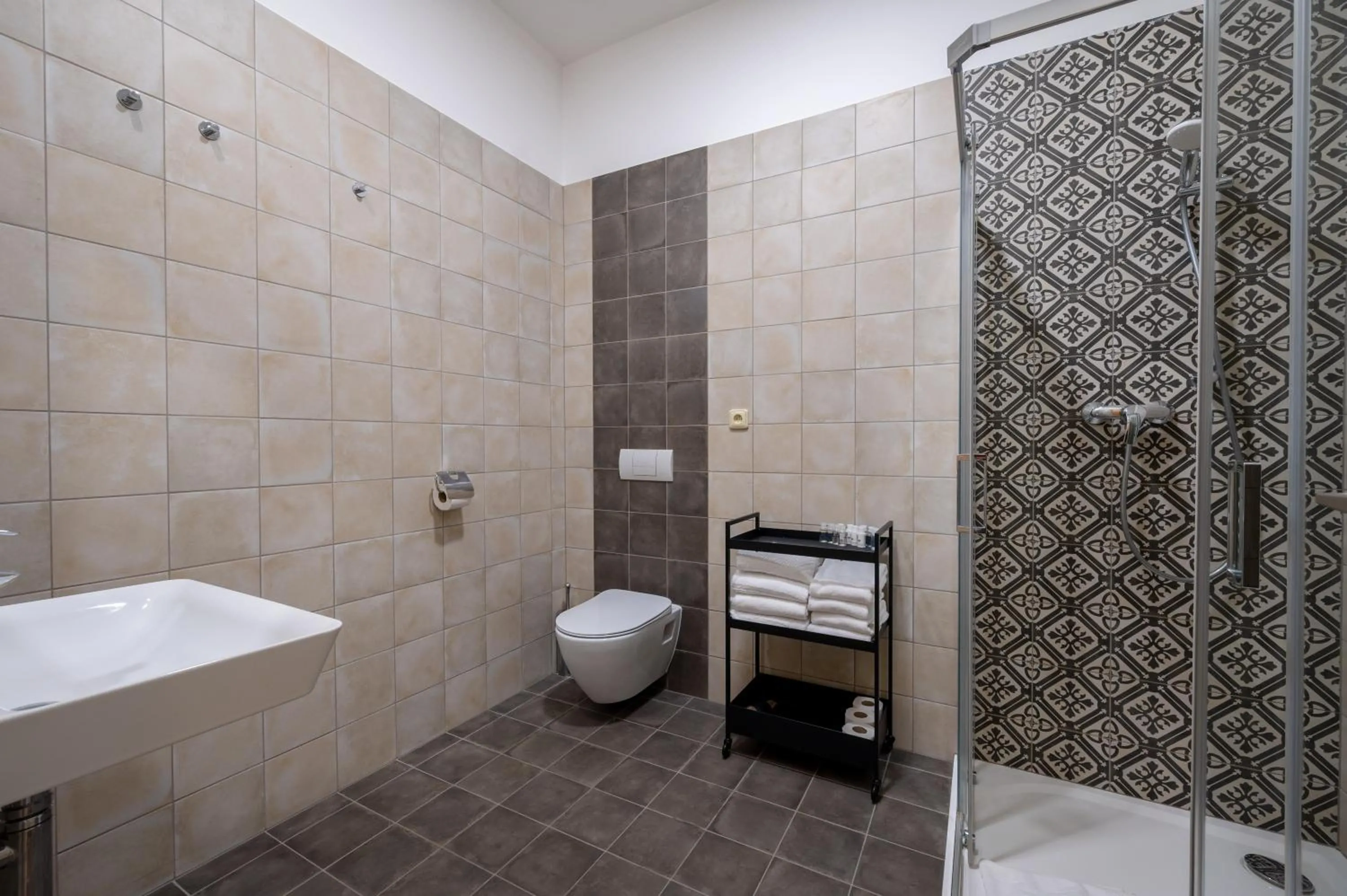 Shower in Palace Petrarca