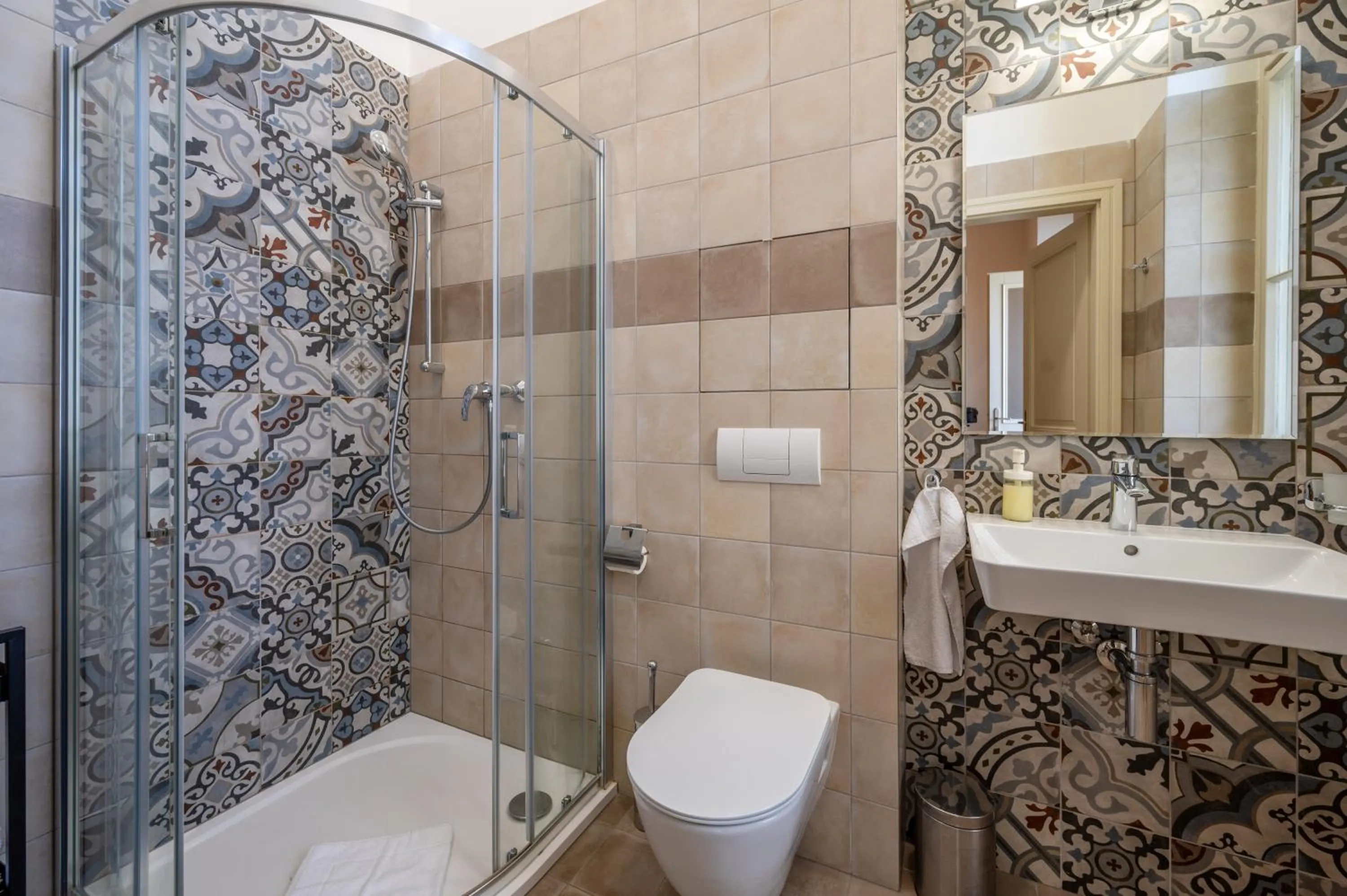 Shower in Palace Petrarca