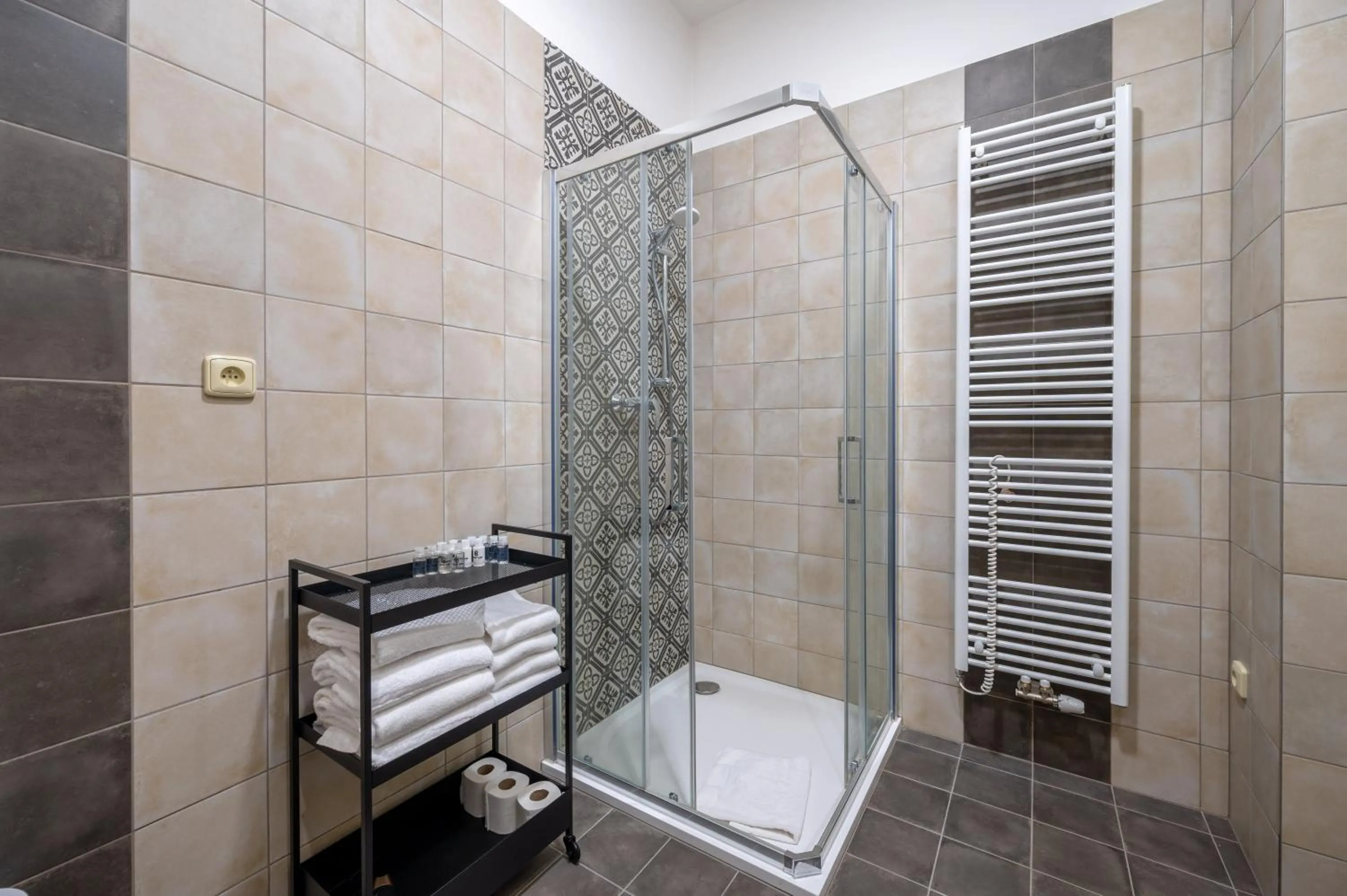 Shower in Palace Petrarca