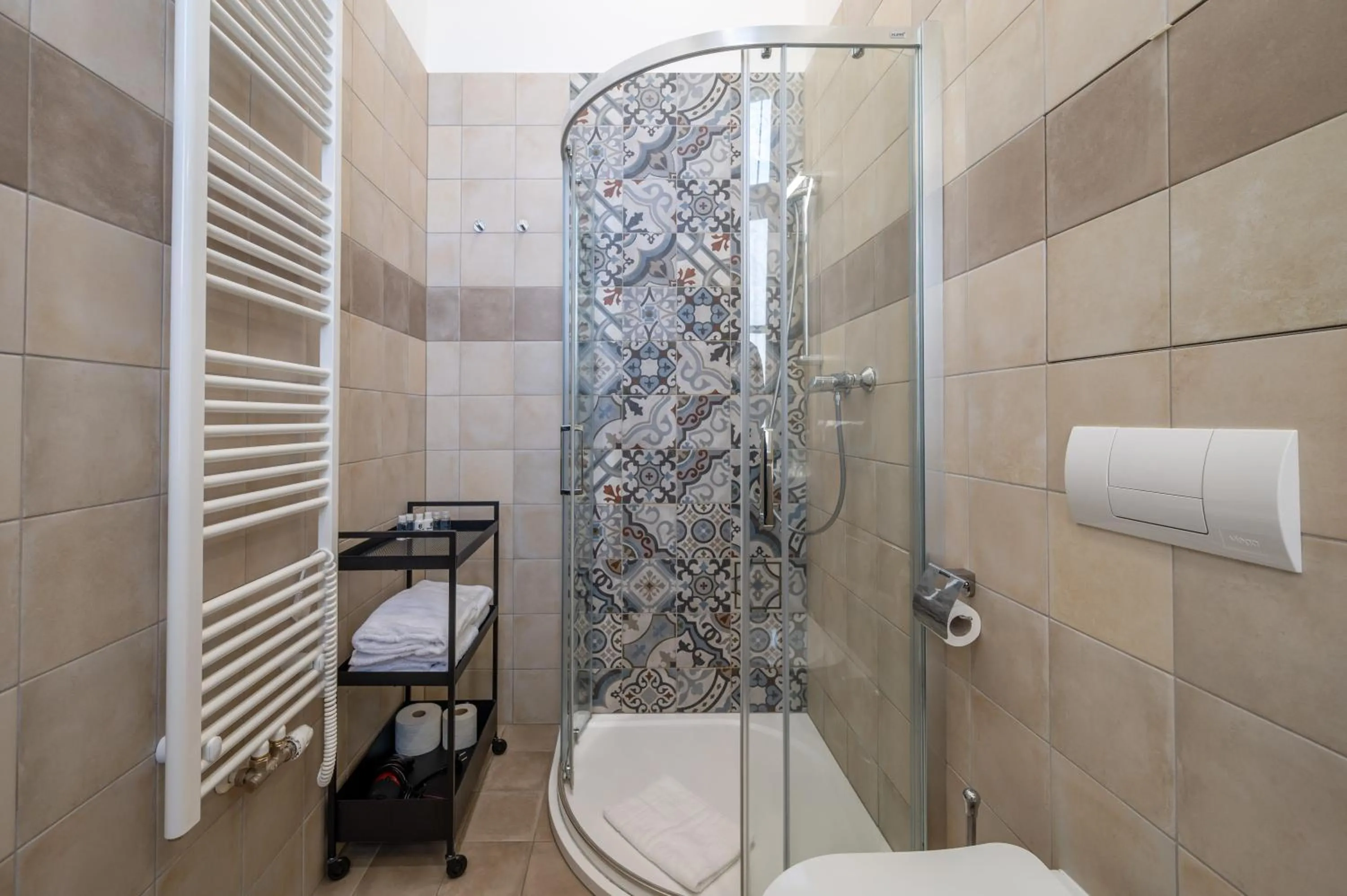 Shower in Palace Petrarca