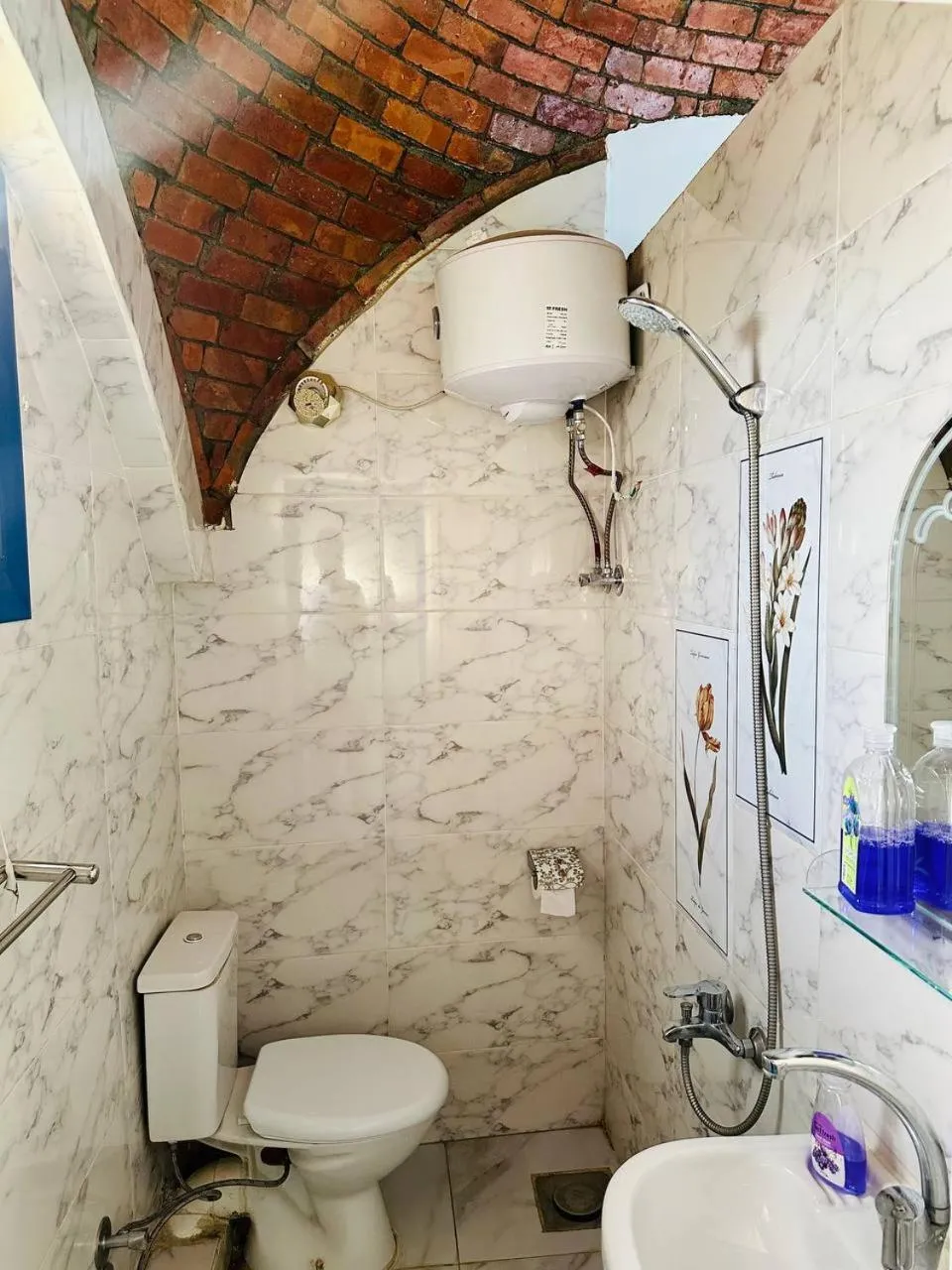 Shower in Bakar Nubian Guest House
