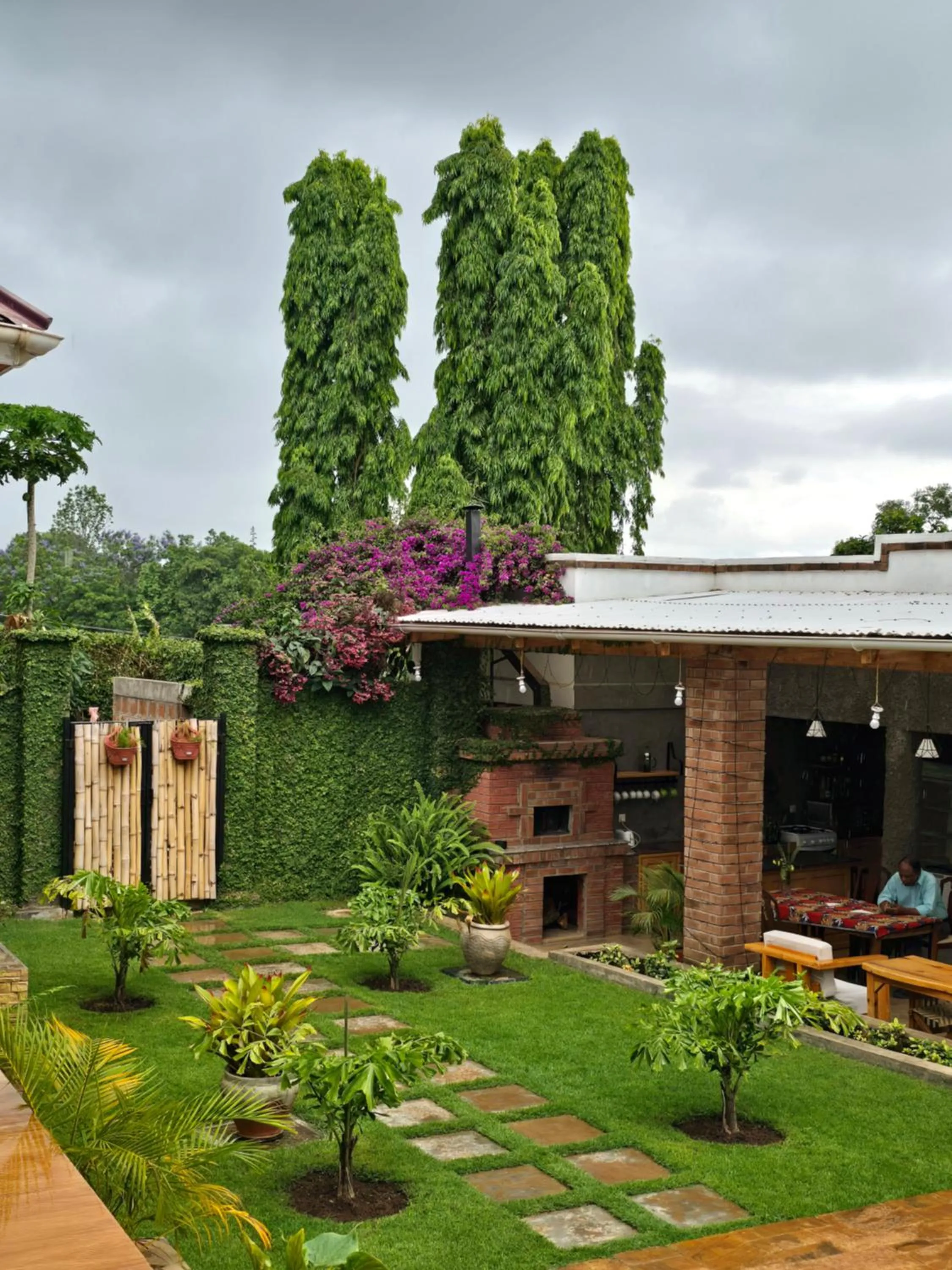 Garden in Sprunger Avenue - tulia homes