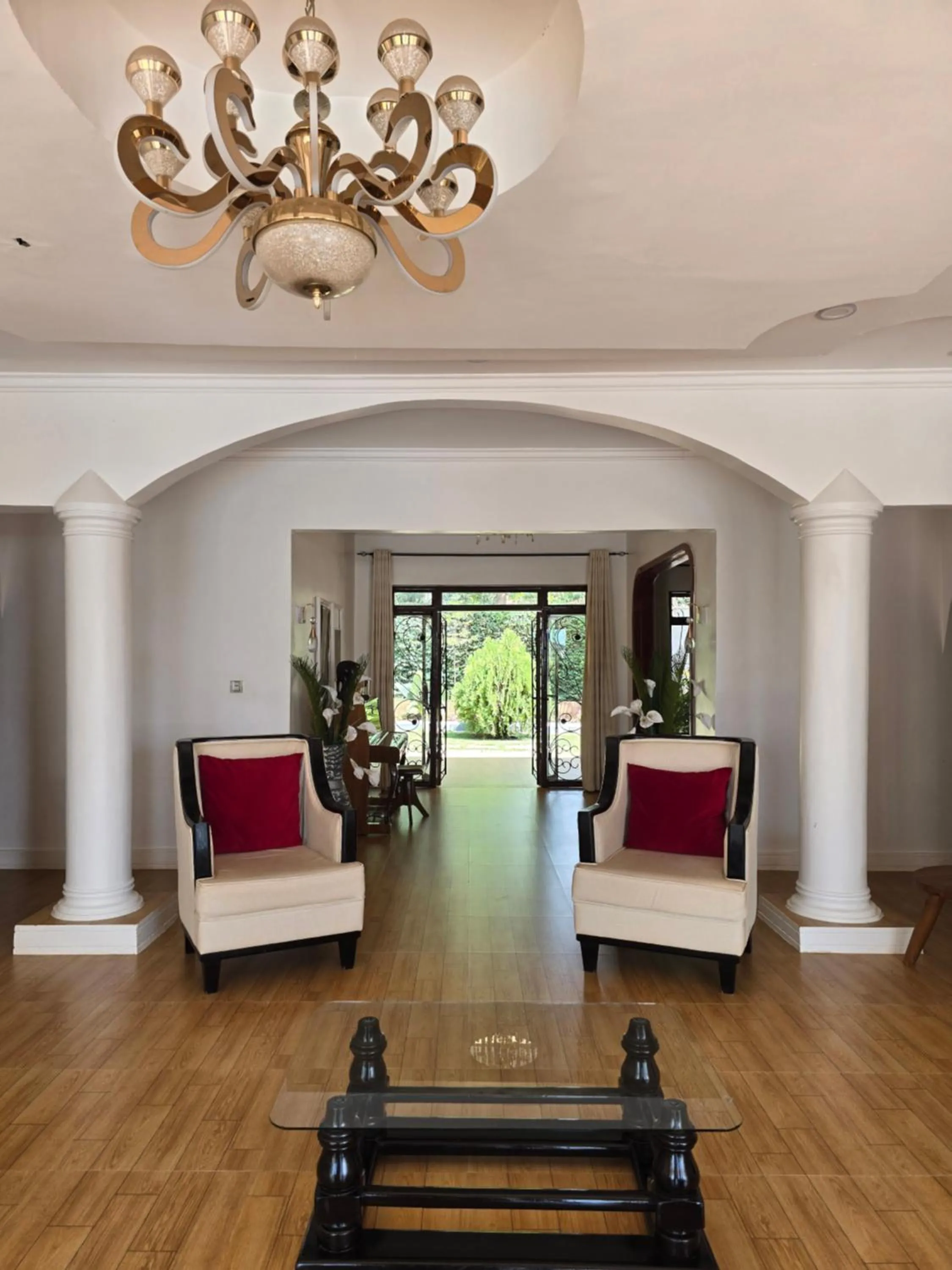 Living room in Sprunger Avenue - tulia homes