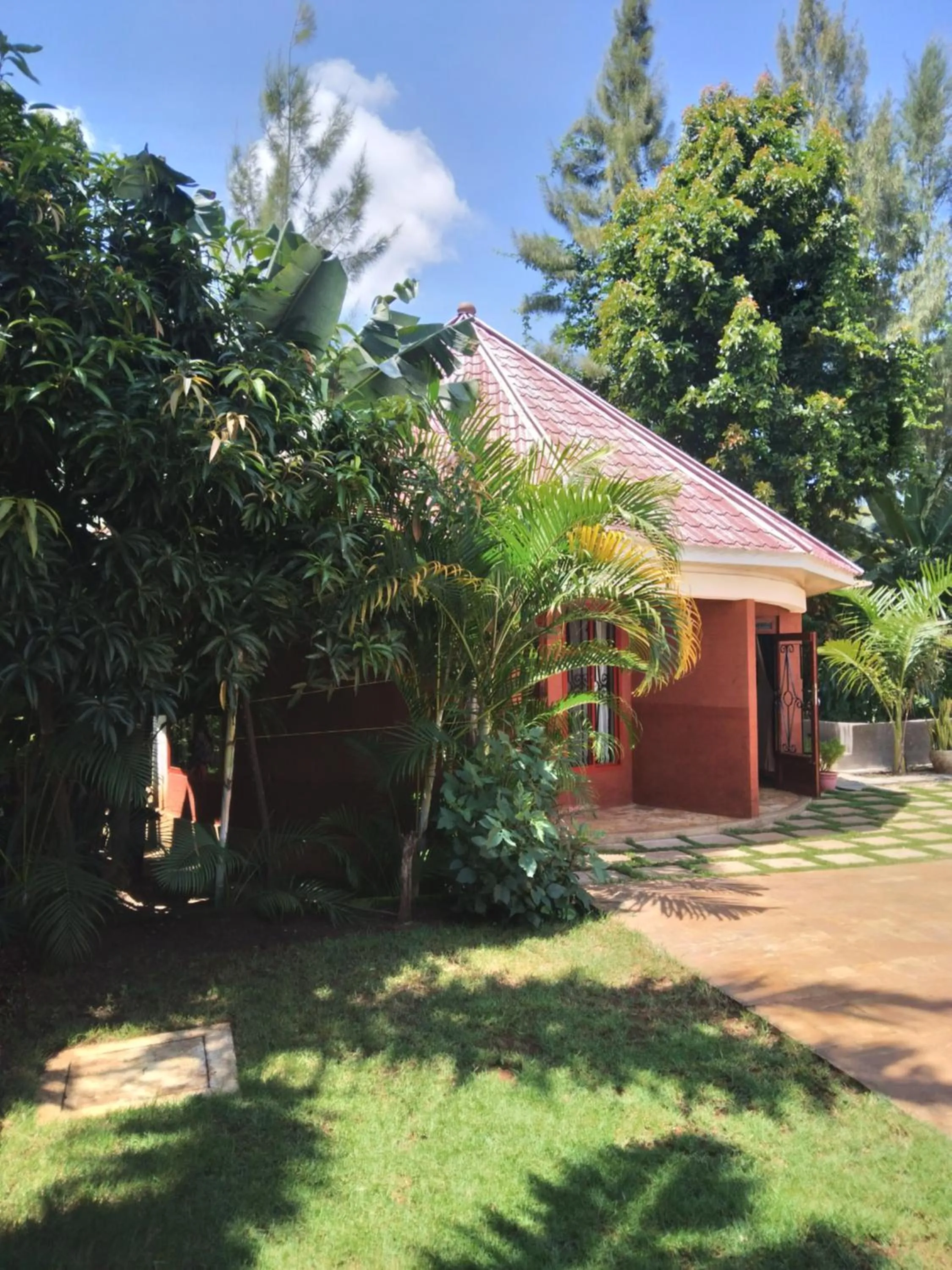 Garden in Sprunger Avenue - tulia homes