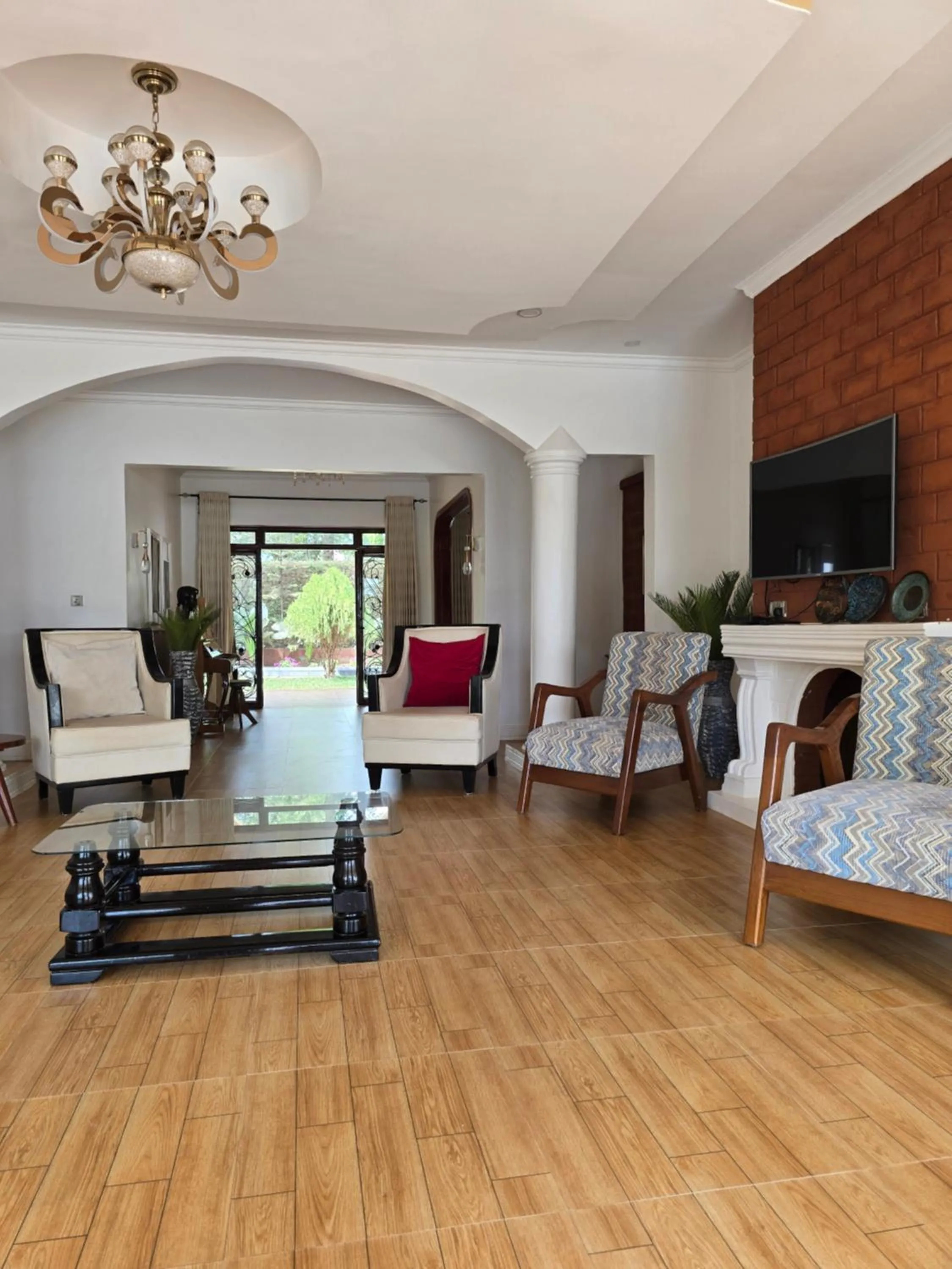 Living room in Sprunger Avenue - tulia homes