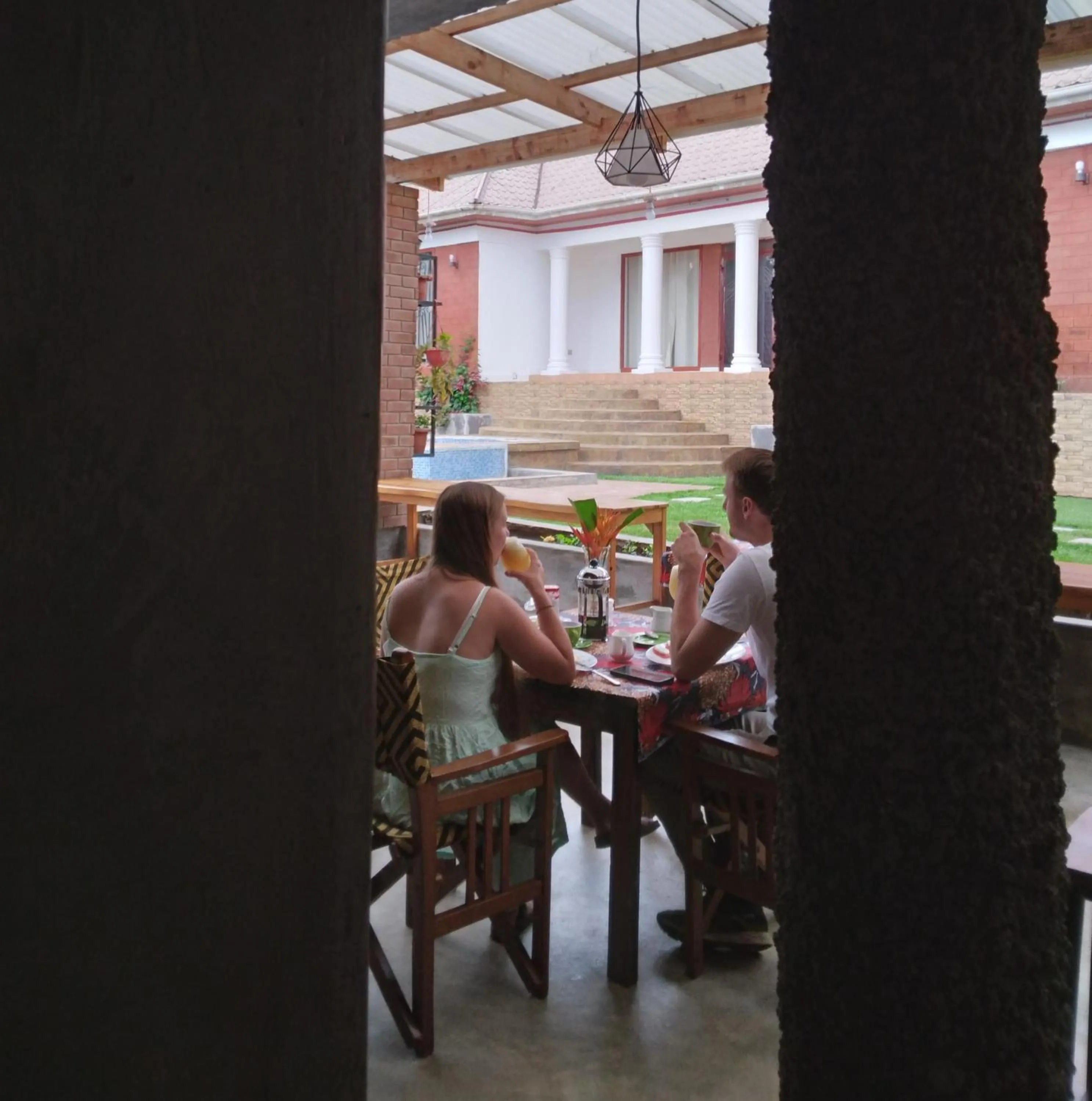 Restaurant/places to eat in Sprunger Avenue - tulia homes