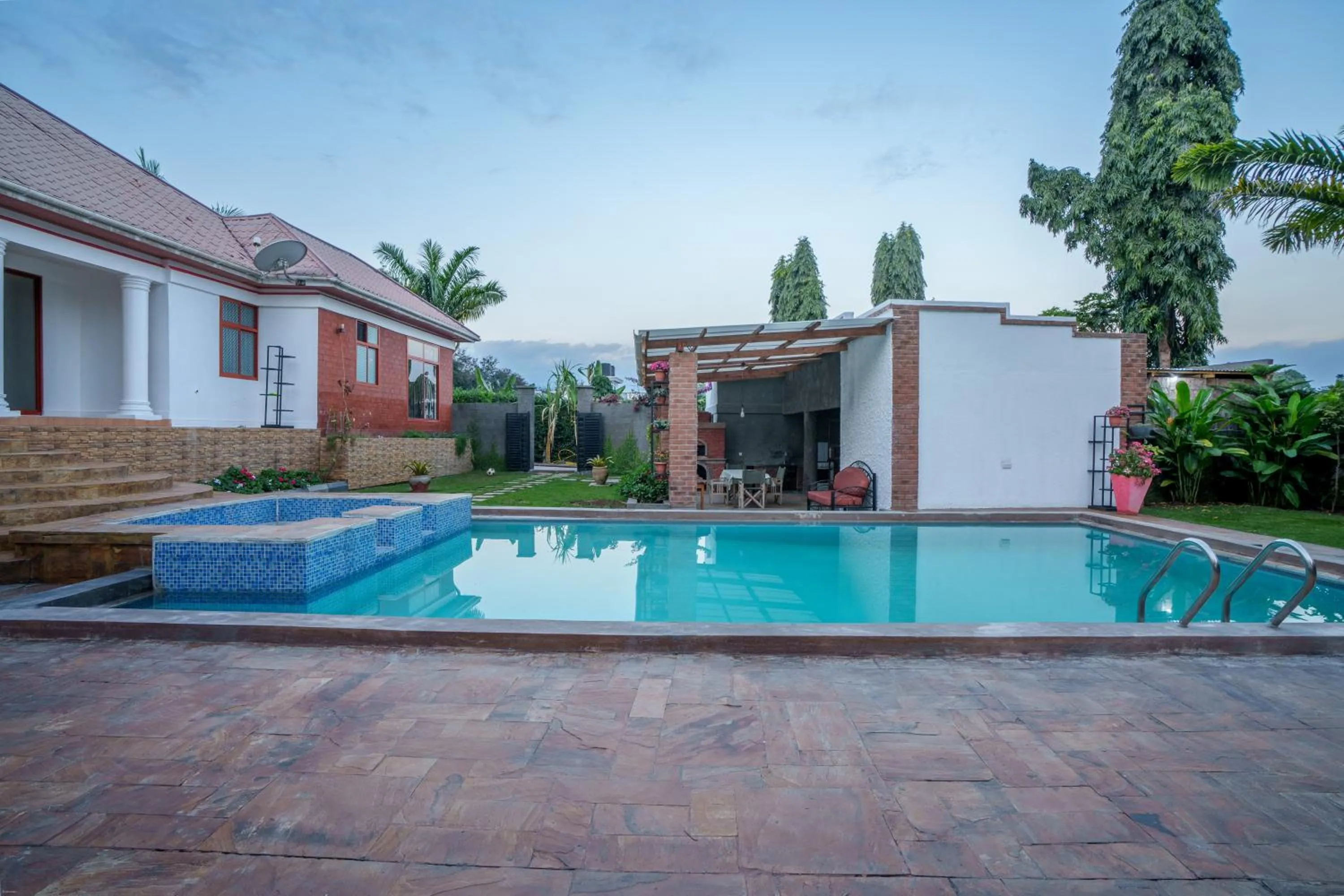Pool view in Sprunger Avenue - tulia homes