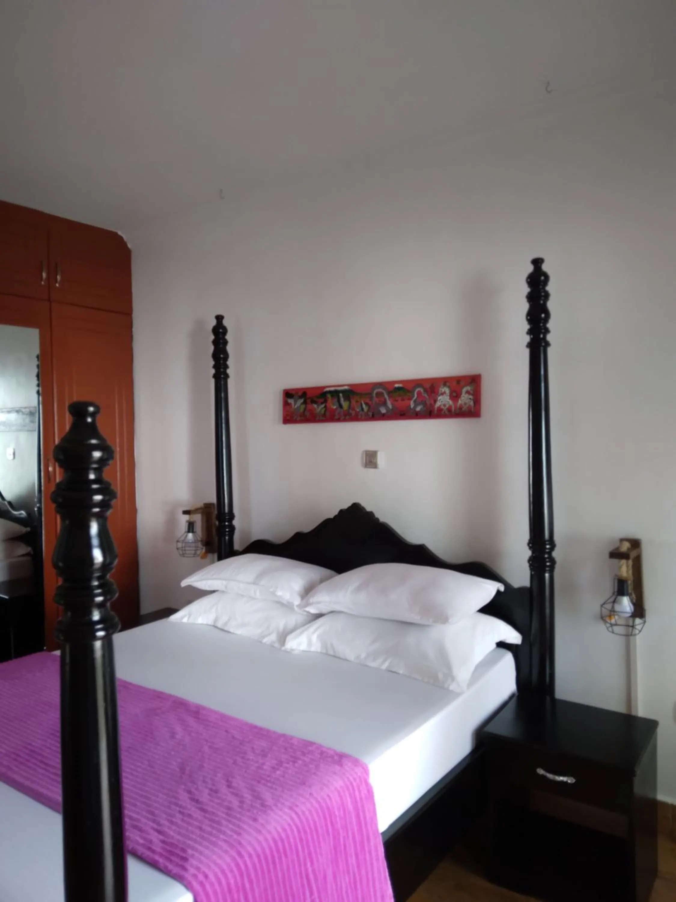 Bed in Sprunger Avenue - tulia homes